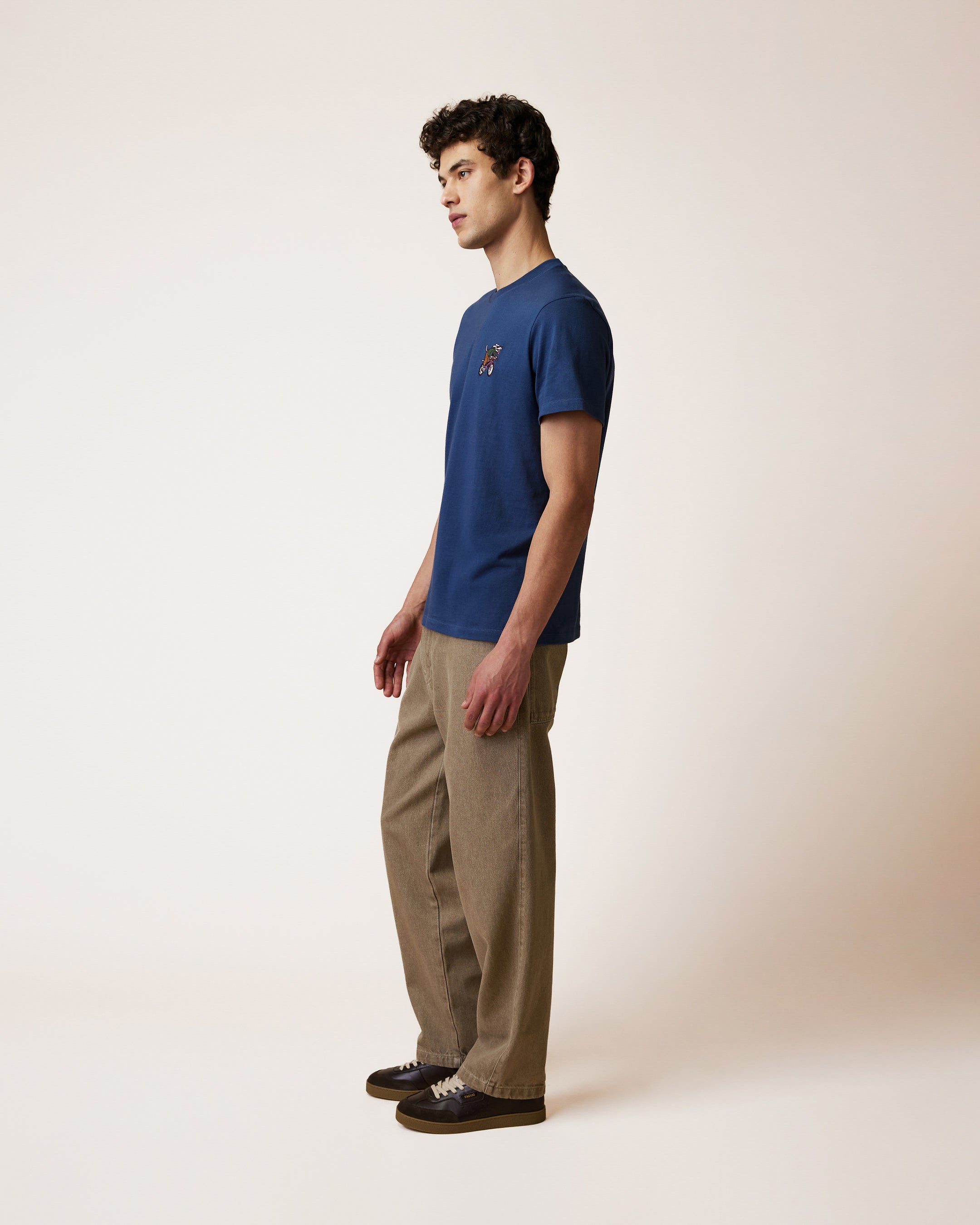 faguo-arcy-t-shirt-brod-bleu-en-coton-recycl-v-lo-et-chien image 8