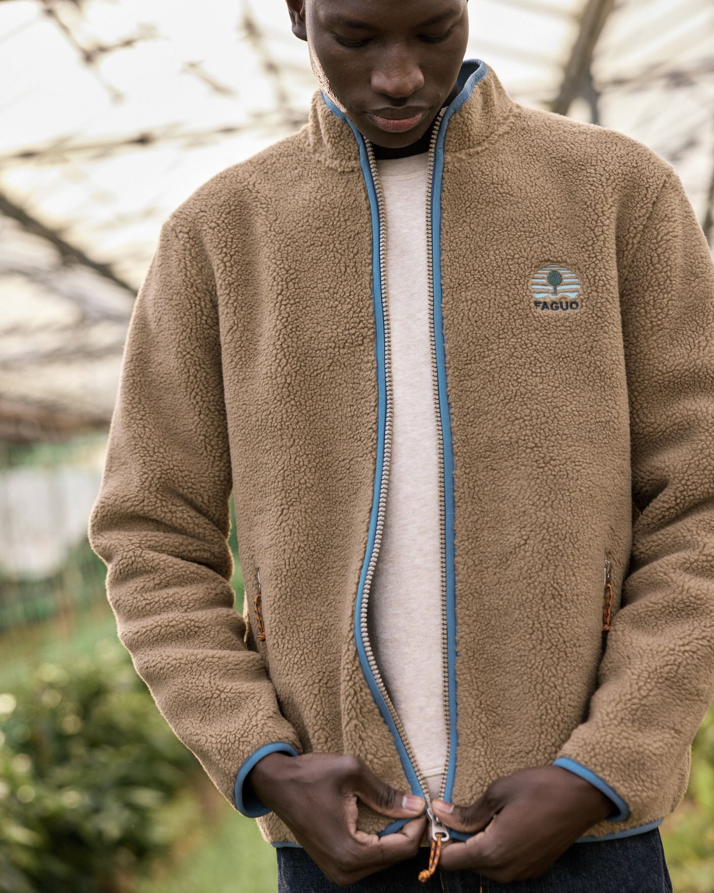 faguo-senonche-veste-polaire-sherpa-beige-bleu image 5