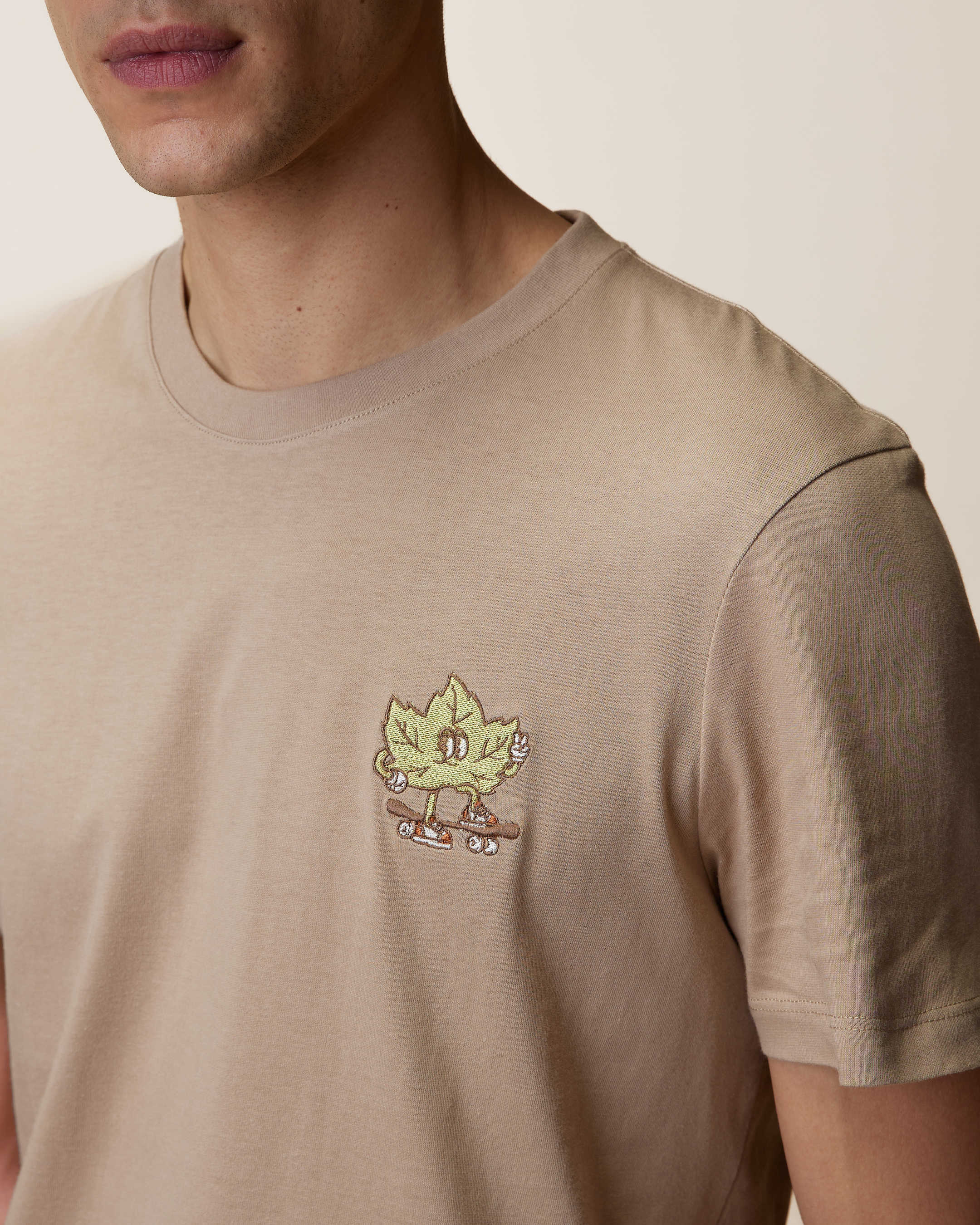 faguo-arcy-t-shirt-imprim-beige-broderie-skate-coton-recycl image 7