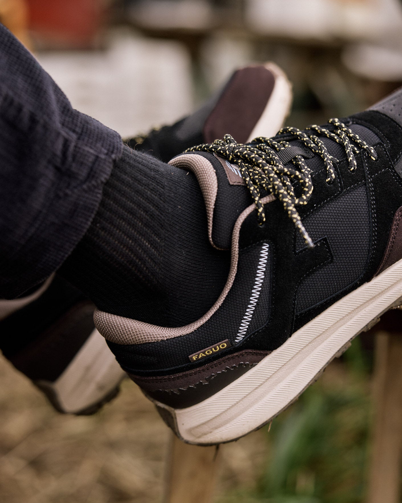 faguo-baskets-limwood-noir-et-marron-fonc-running-outdoor image 4