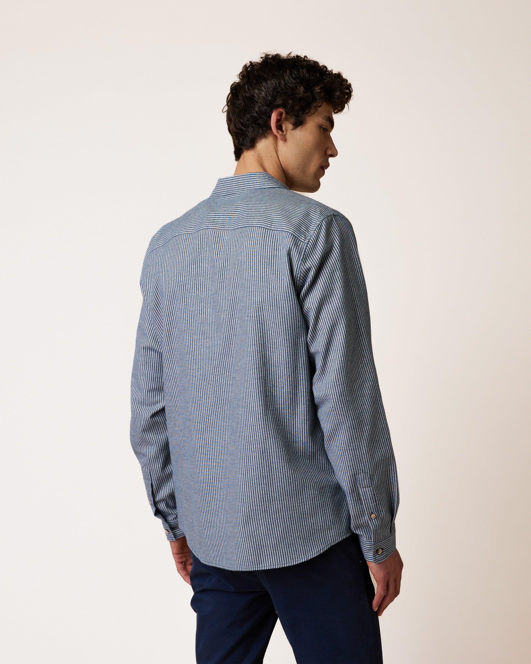 faguo-iraty-chemise-ray-e-cru-et-bleu-marine-flanelle image 7