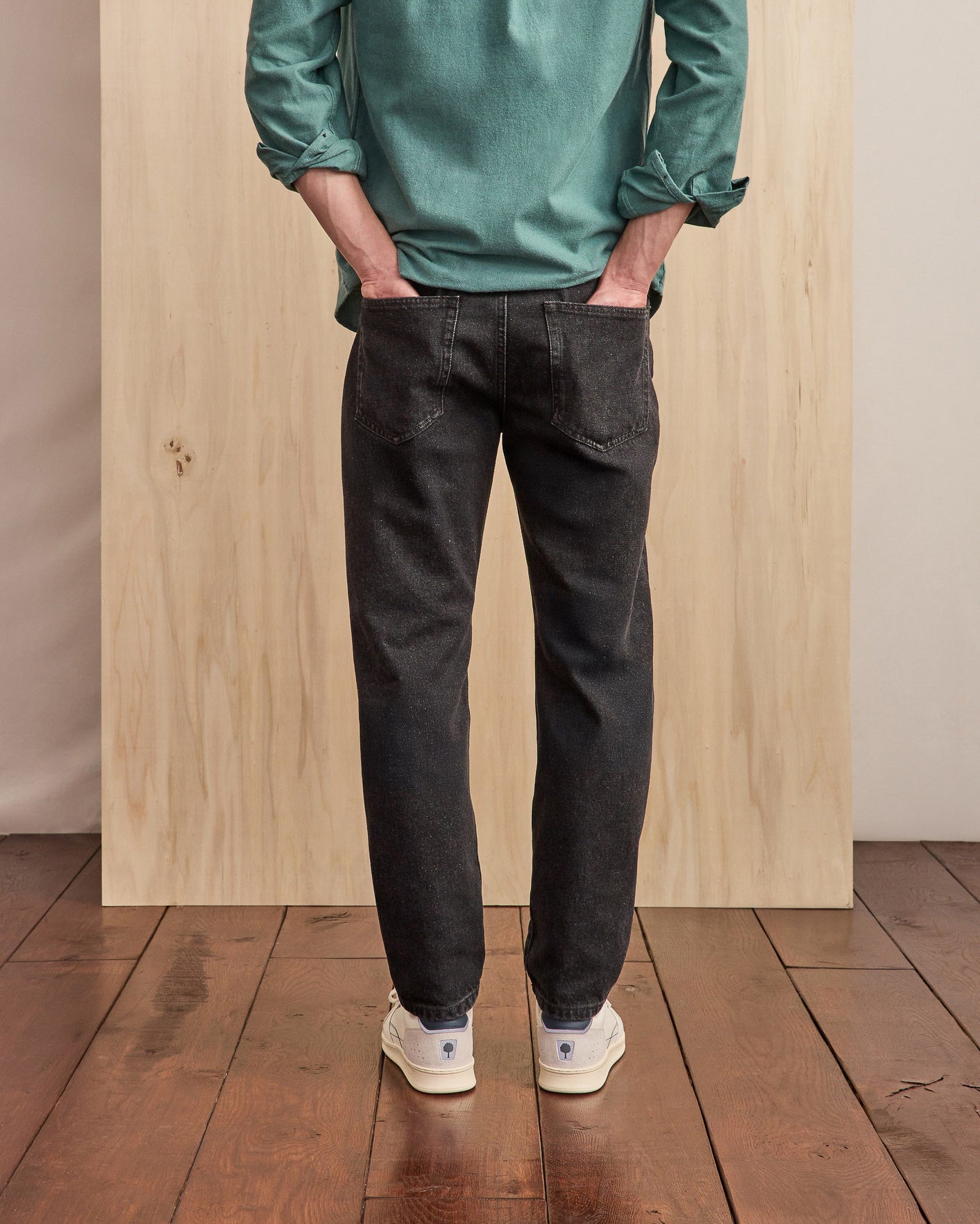 faguo-tapered-jean-noir-coton-denim image 3