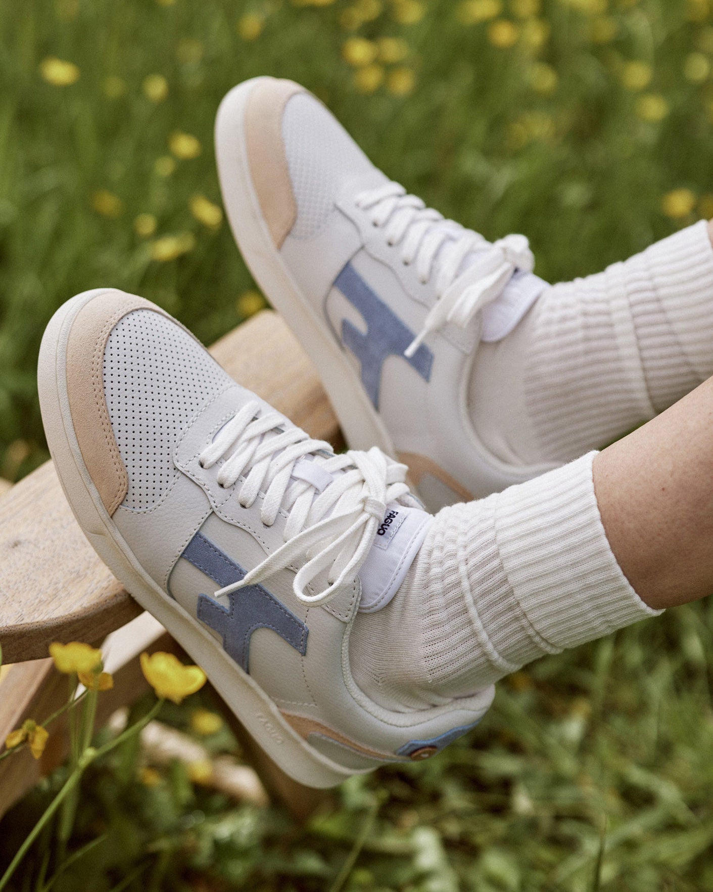 faguo-hazel-baskets-cuir-blanc-beige-bleu-femme image 2