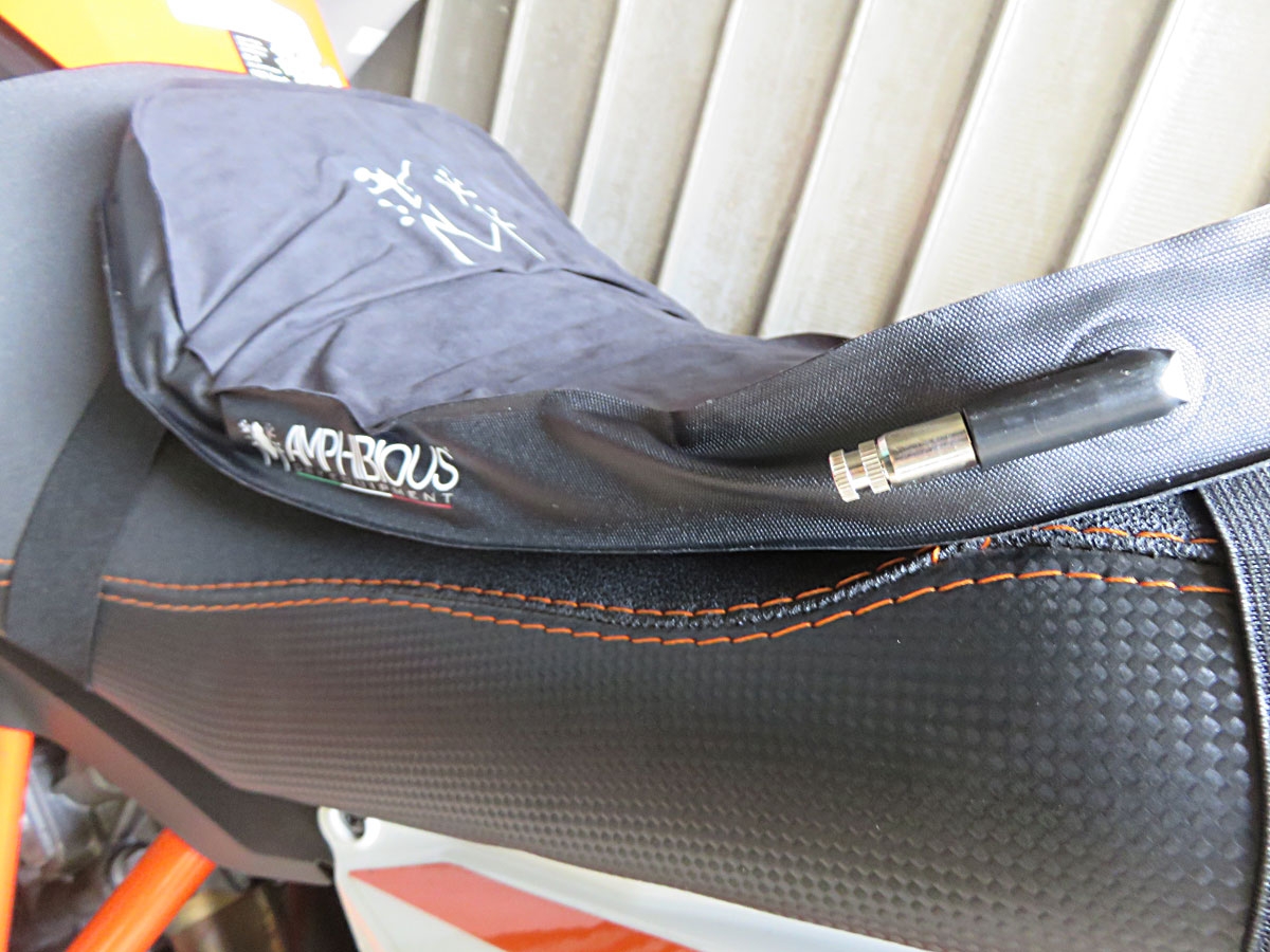 amphibious-softseat-l-coussin-moto-autogonflable-compression-variable image 4