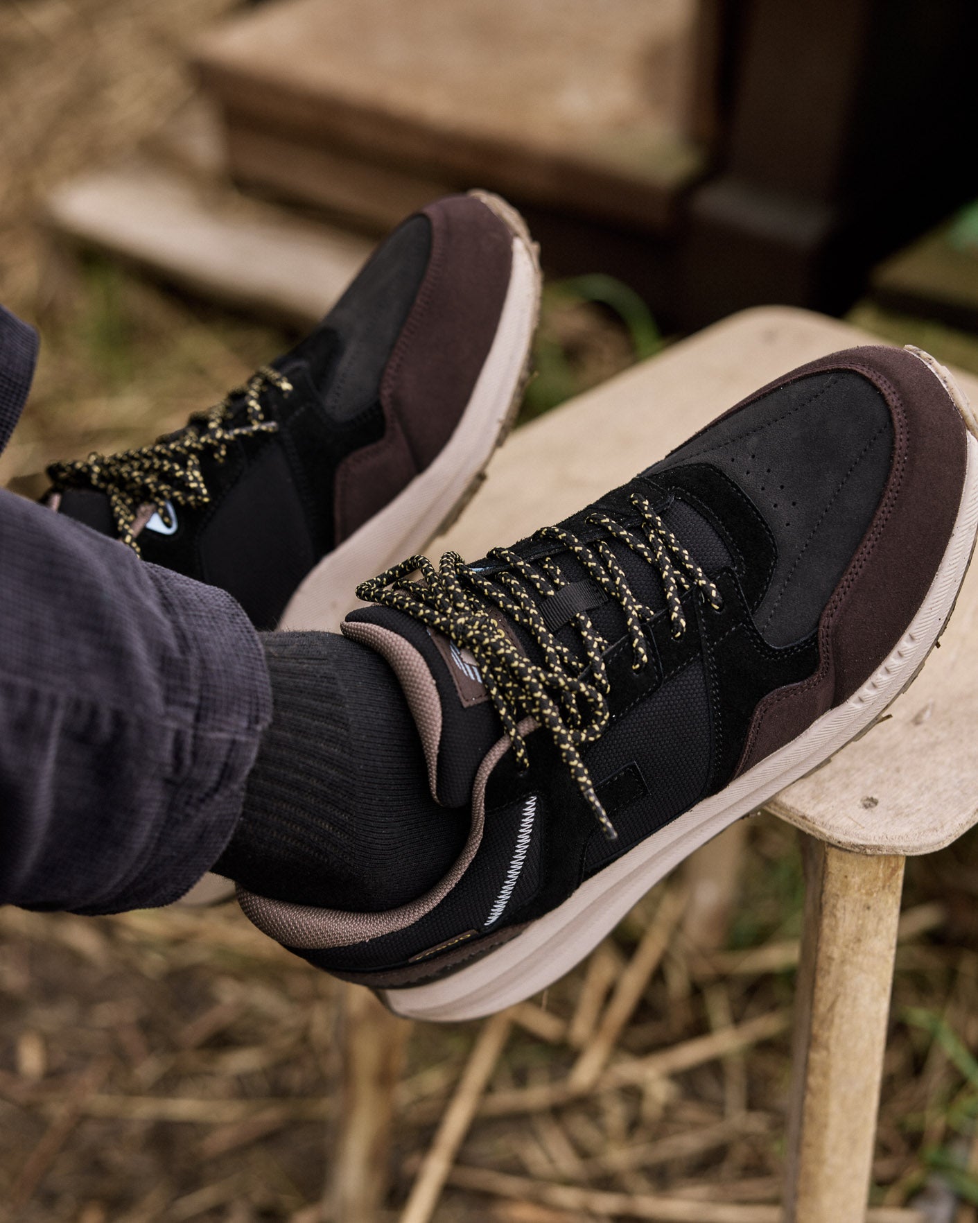 faguo-baskets-limwood-noir-et-marron-fonc-running-outdoor image 2