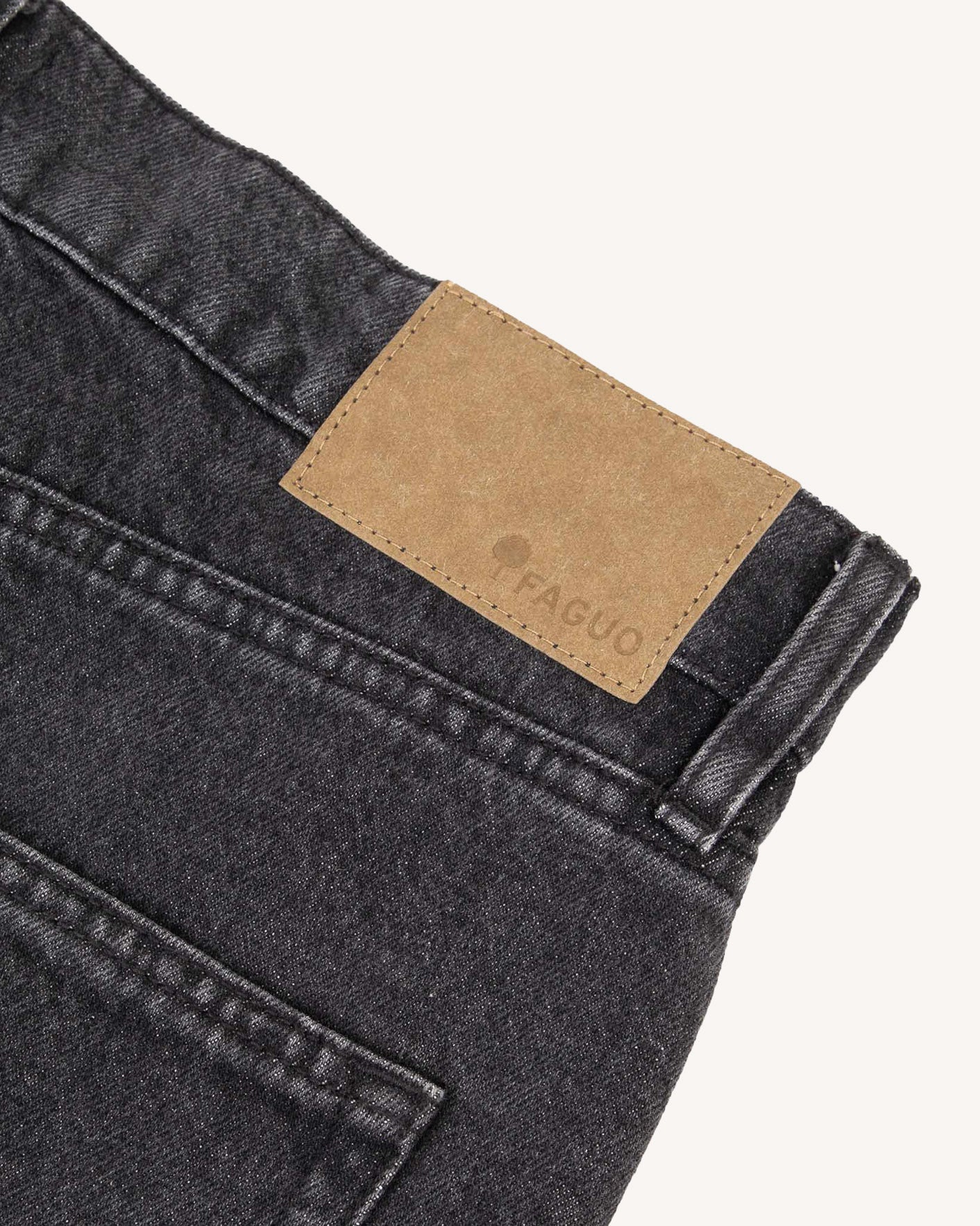 faguo-tapered-jean-noir-coton-denim image 4