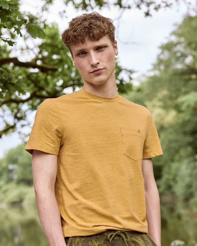 faguo-olonne-t-shirt-ocre-coton-poche image 1