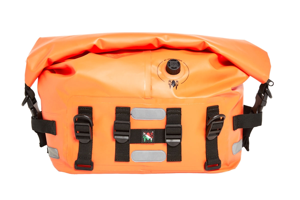 amphibious-upbag-sacoche-selle-moto-tanche-ouverture-haute image 8