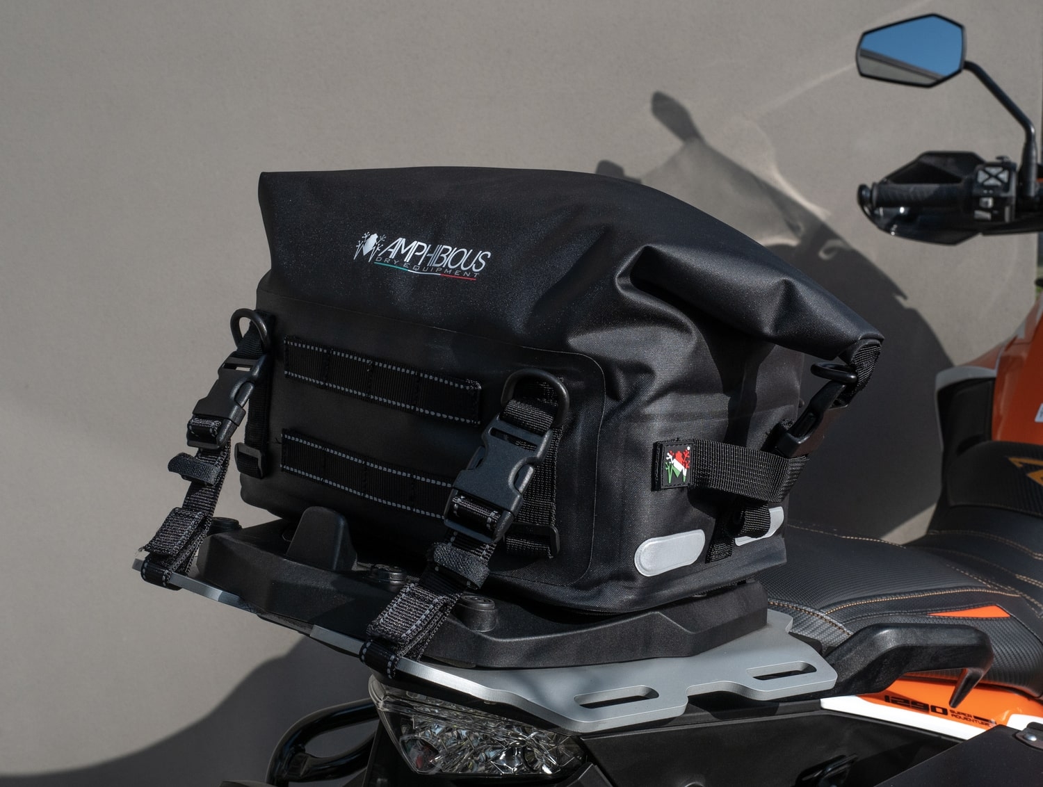 amphibious-upbag-ii-sac-tanche-universel-moto image 5
