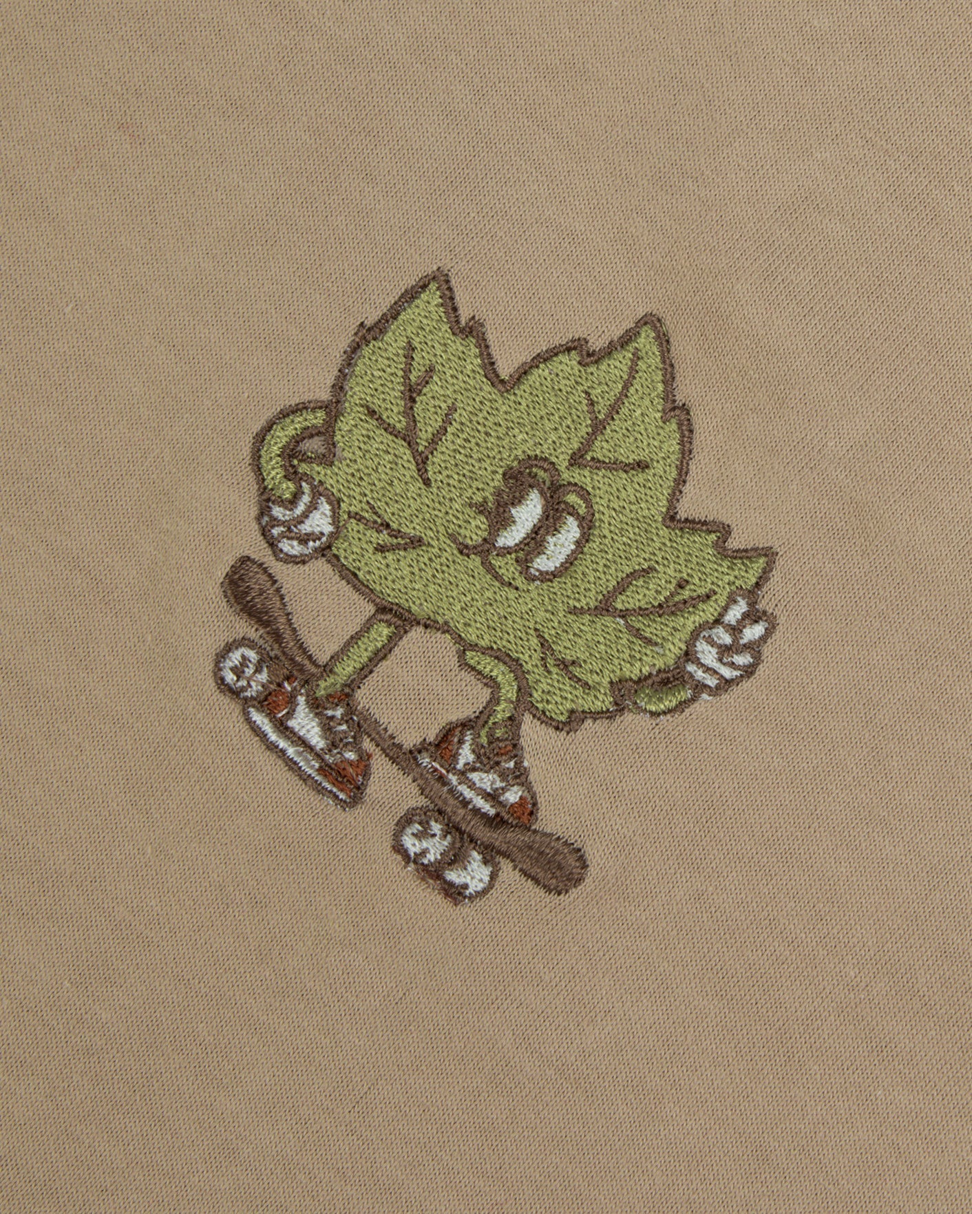 faguo-arcy-t-shirt-imprim-beige-broderie-skate-coton-recycl image 2