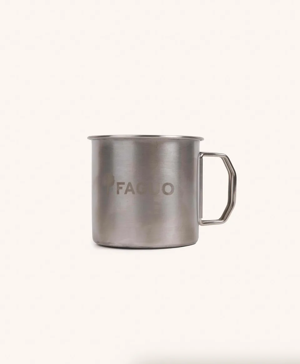 faguo-mug-en-m-tal-gris-lifestyle-115g image 1