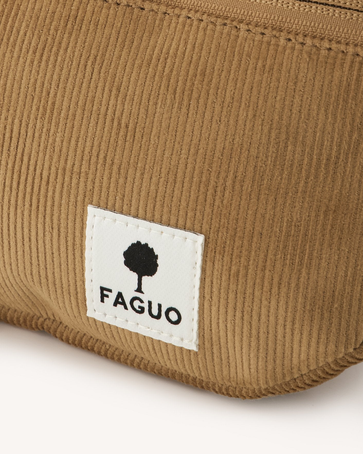 faguo-cambium-sac-banane-velours-camel-35x15cm image 4