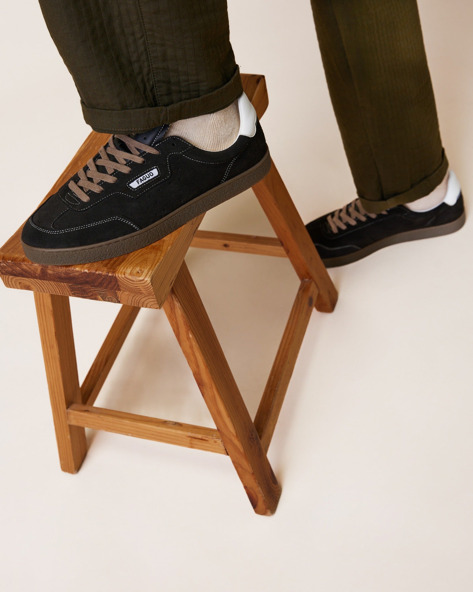faguo-lumbo-baskets-cuir-et-su-de-noires image 3