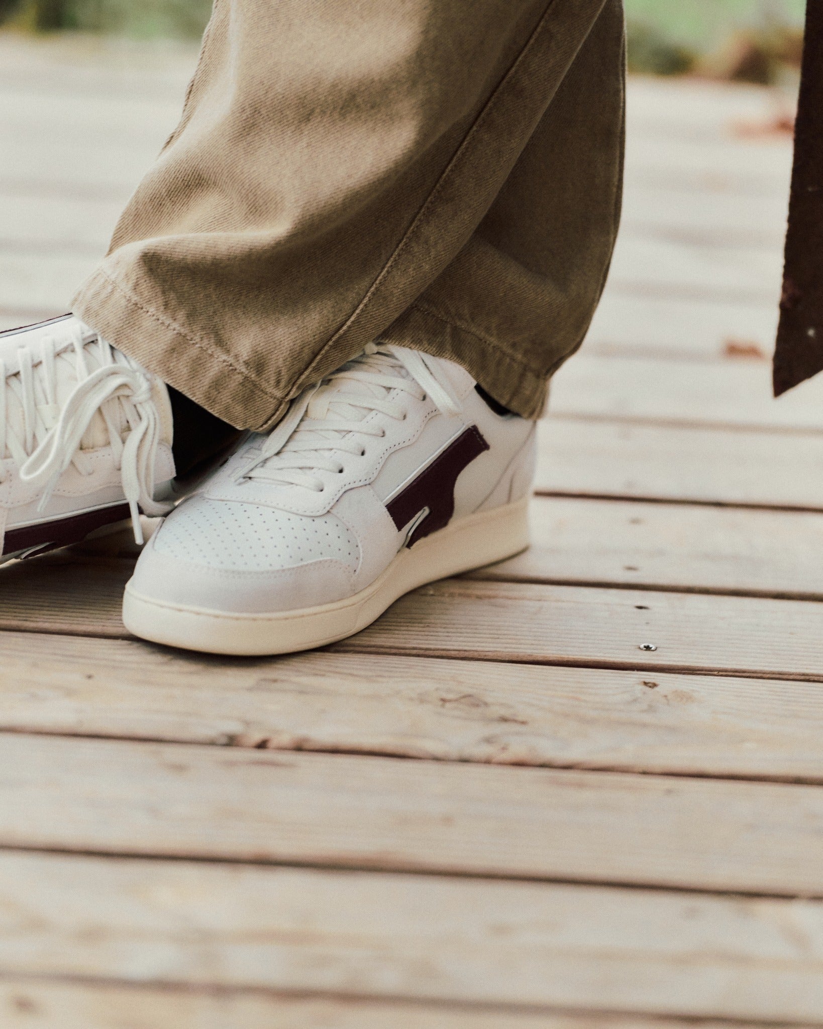 faguo-hazel-baskets-en-cuir-blanc-et-bordeaux-homme image 3