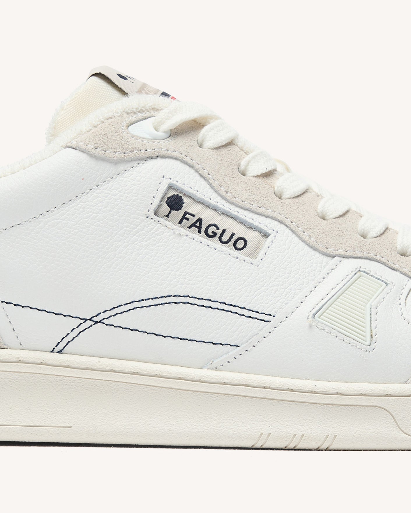 faguo-commute-1-baskets-cuir-blanc-et-bleu-marine image 4