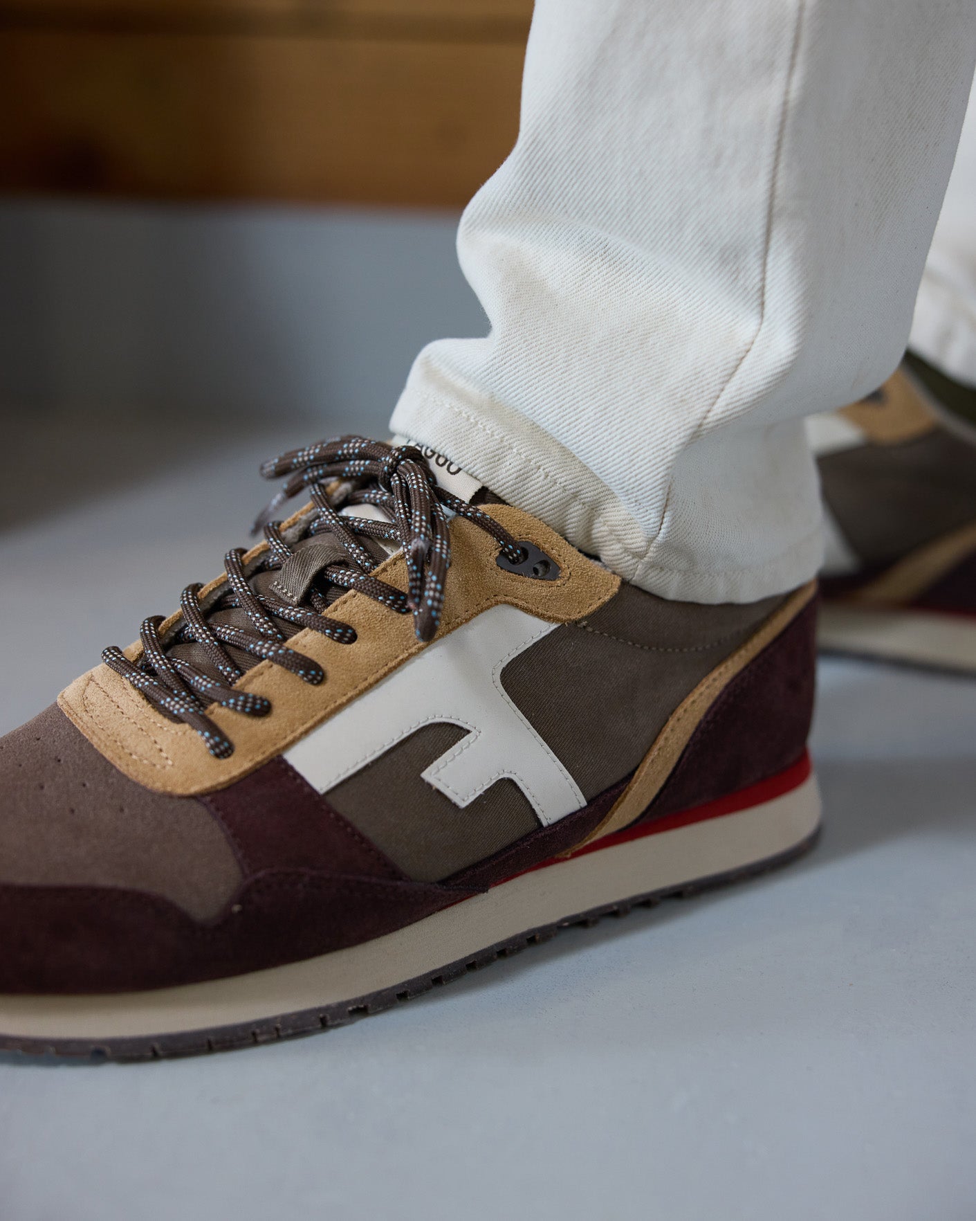 faguo-elm-baskets-taupe-running-lifestyle image 3