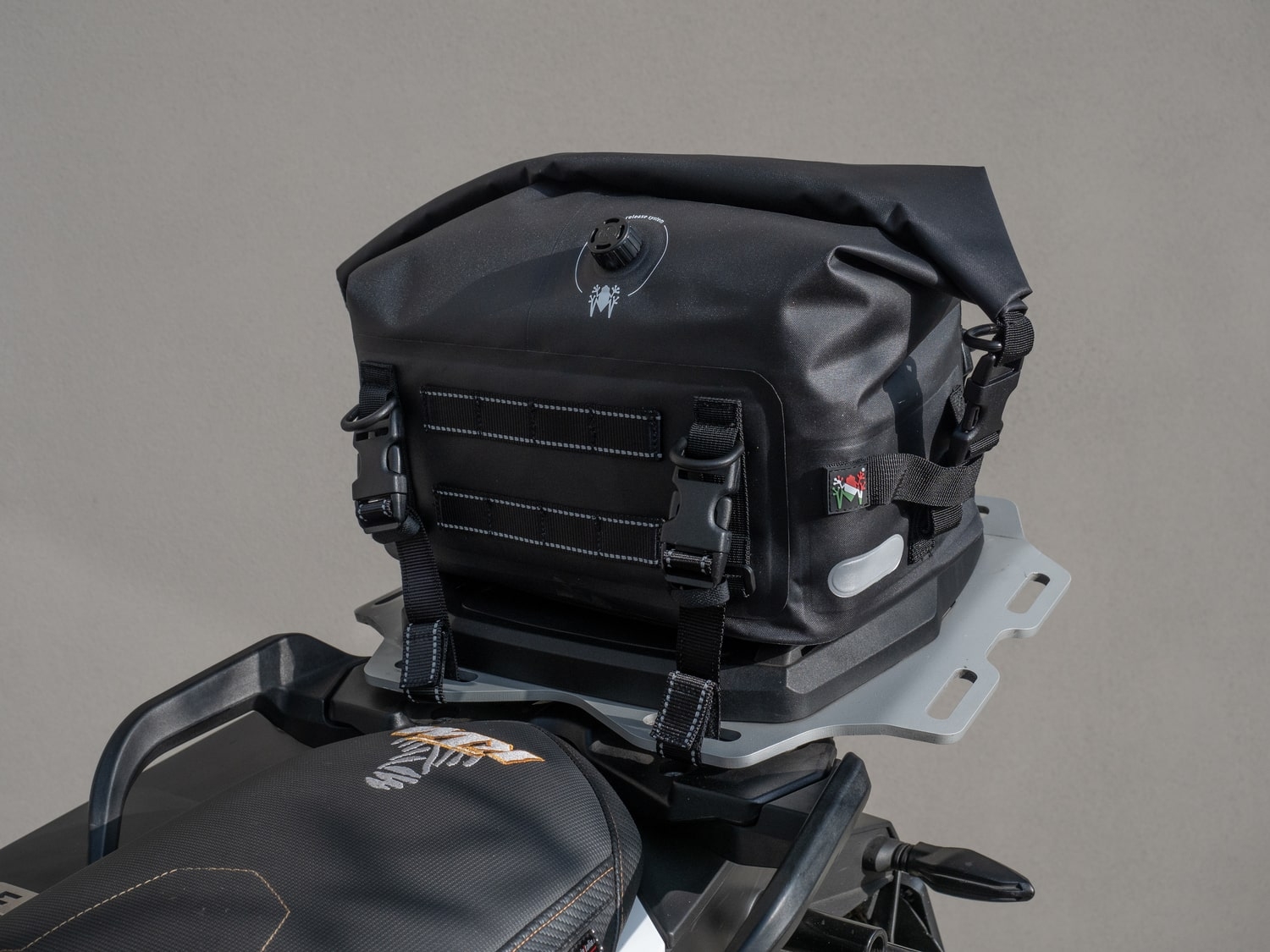 amphibious-upbag-ii-sac-tanche-universel-moto image 6