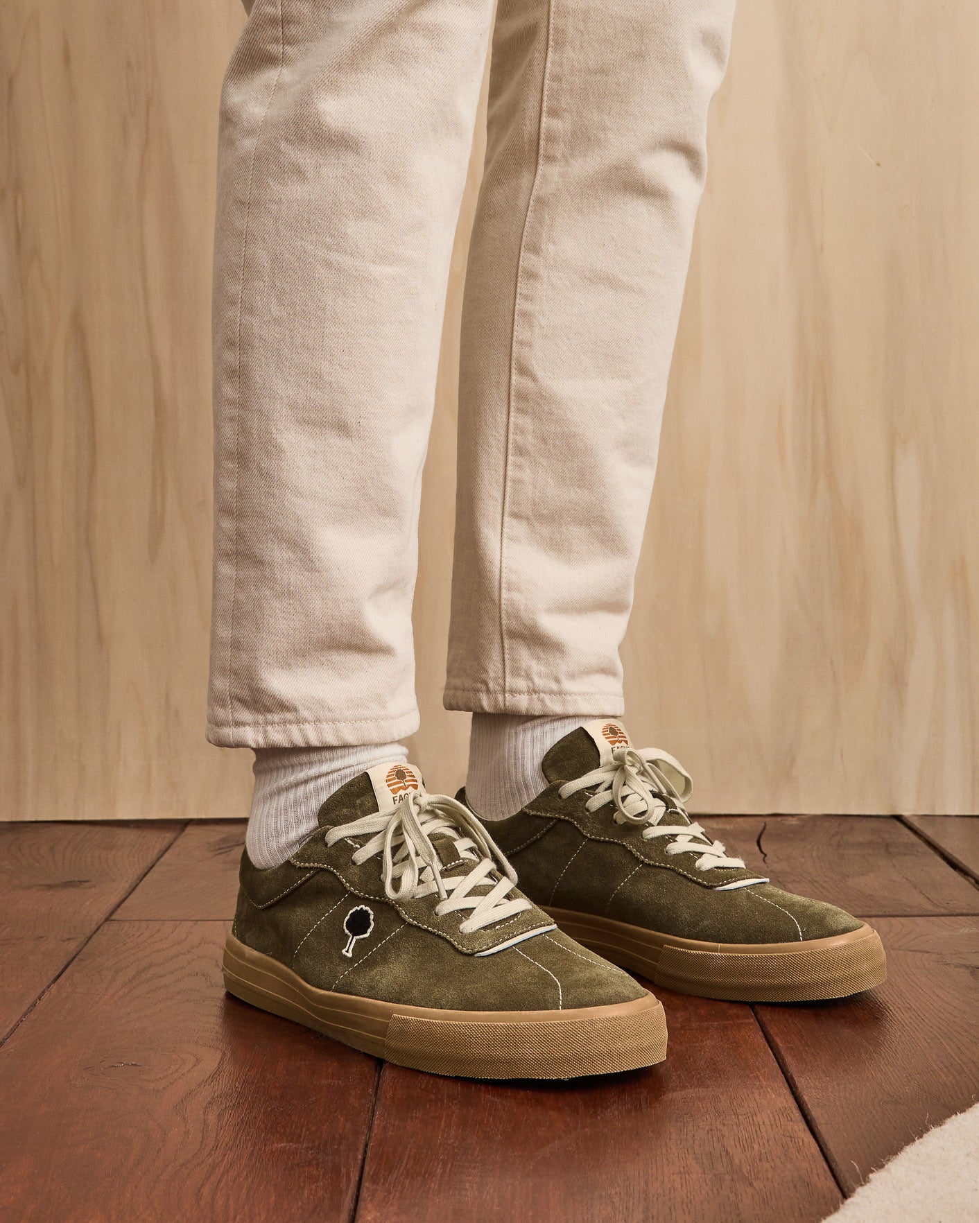 faguo-nashi-baskets-kaki-cuir-su-de image 2