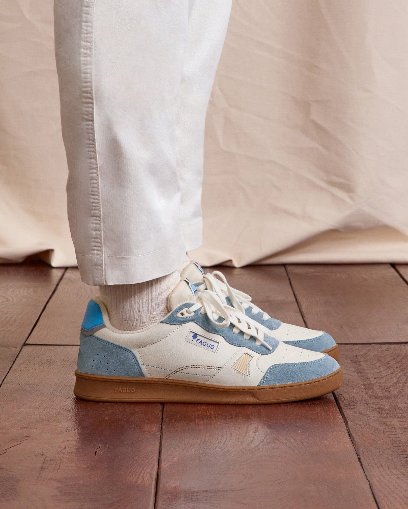 faguo-commute-1-baskets-blanc-et-bleu-cuir-v-lo-urbain image 2