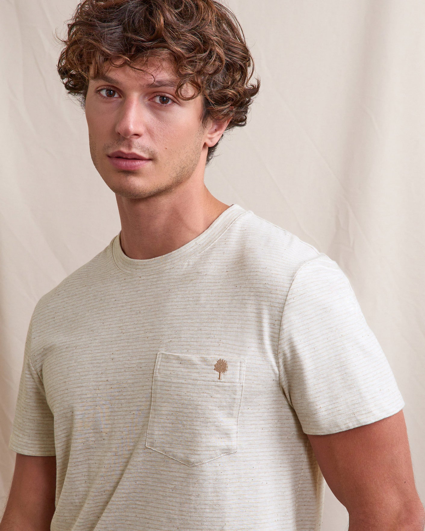 faguo-olonne-t-shirt-cr-me-et-beige-clair-poche-homme image 3