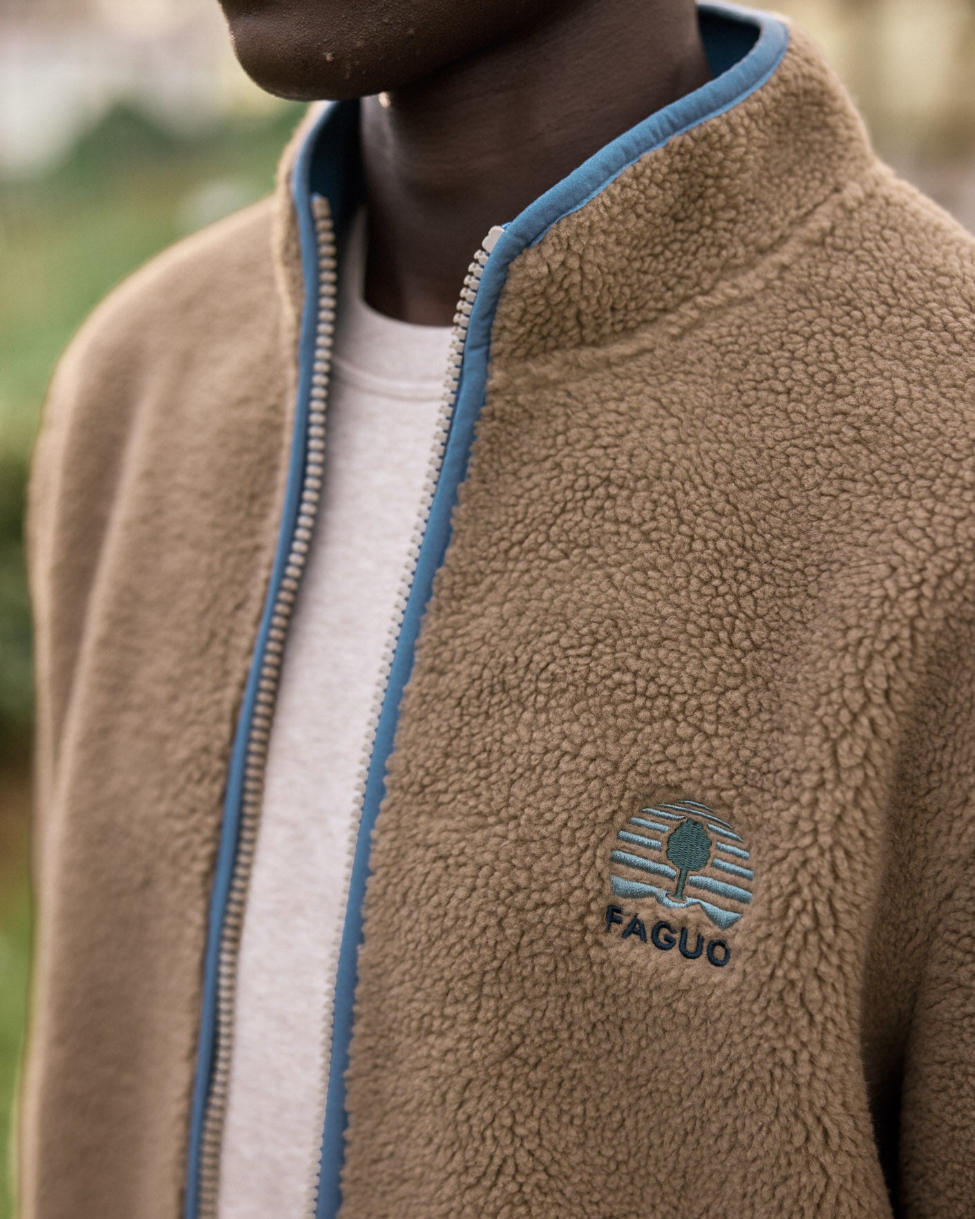 faguo-senonche-veste-polaire-sherpa-beige-bleu image 3