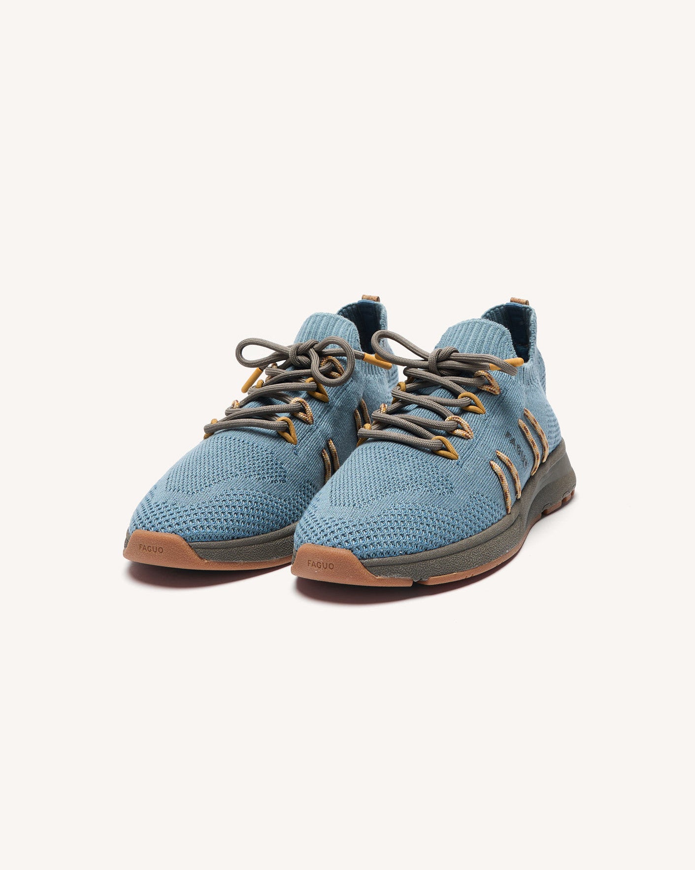 faguo-heartwood-baskets-bleu-gris-tencel-homme-running image 4