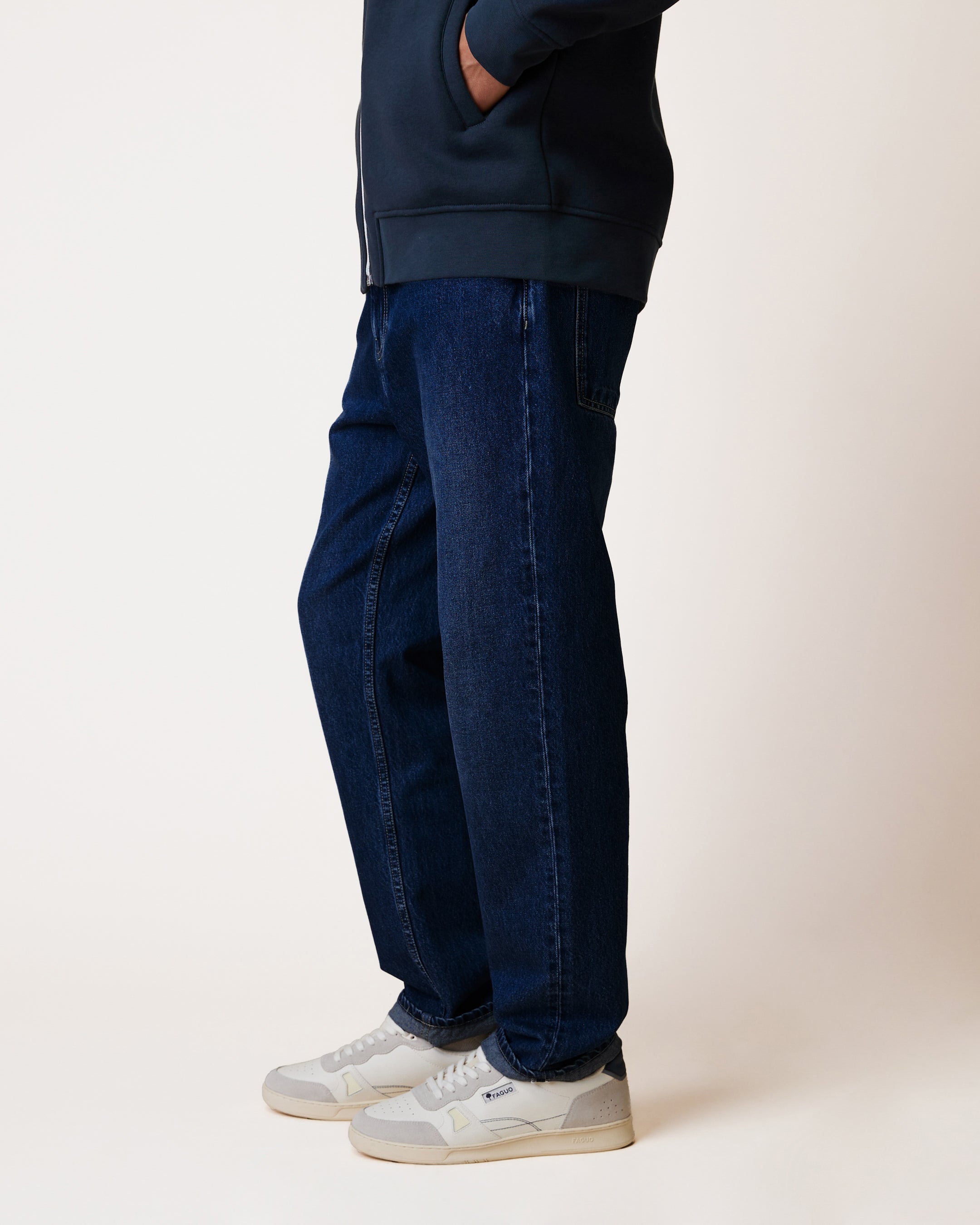 faguo-jean-relaxed-denim-brut-coton-coupe-ample image 4