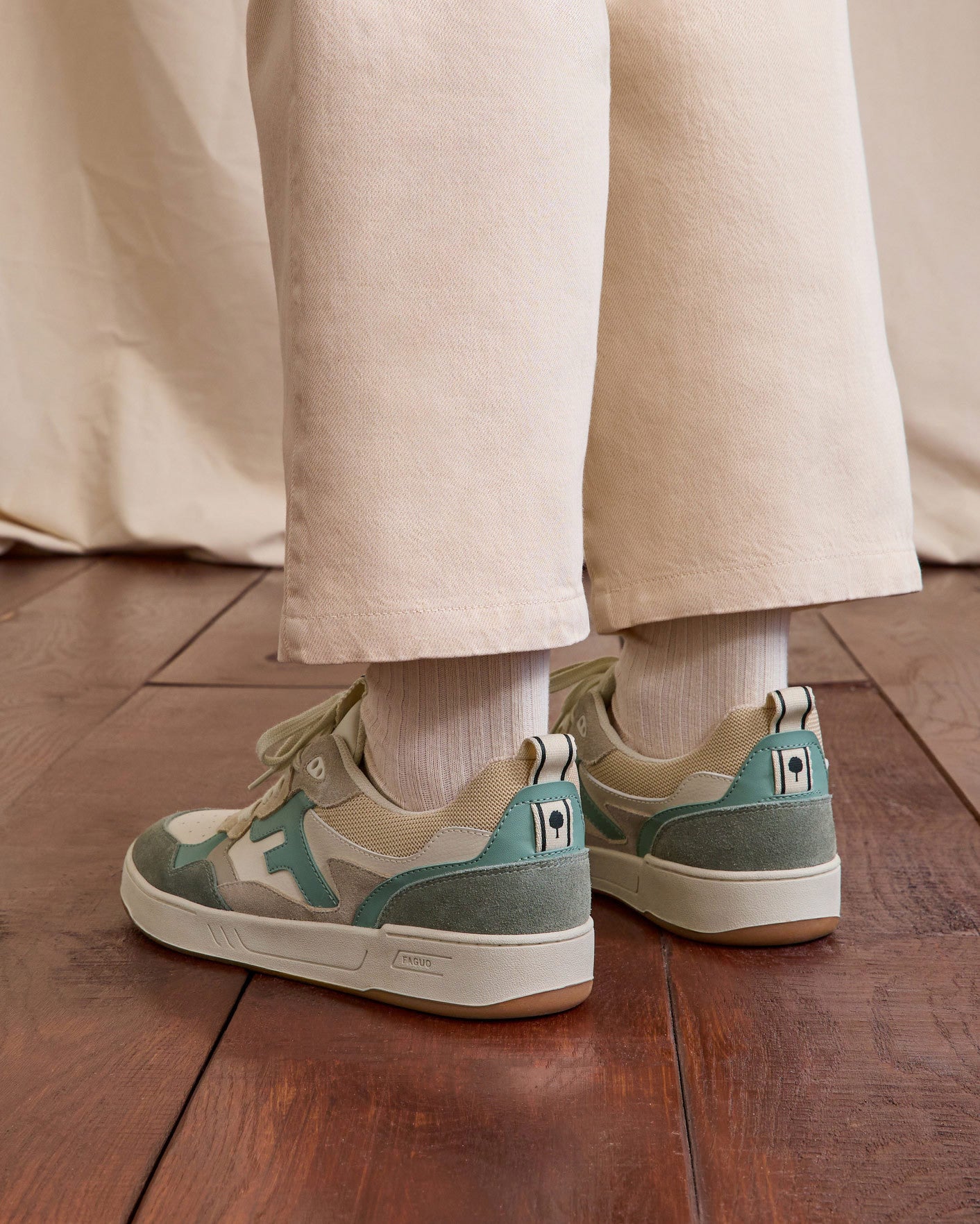 faguo-dahlia-baskets-cuir-homme-beige-et-bleu image 3