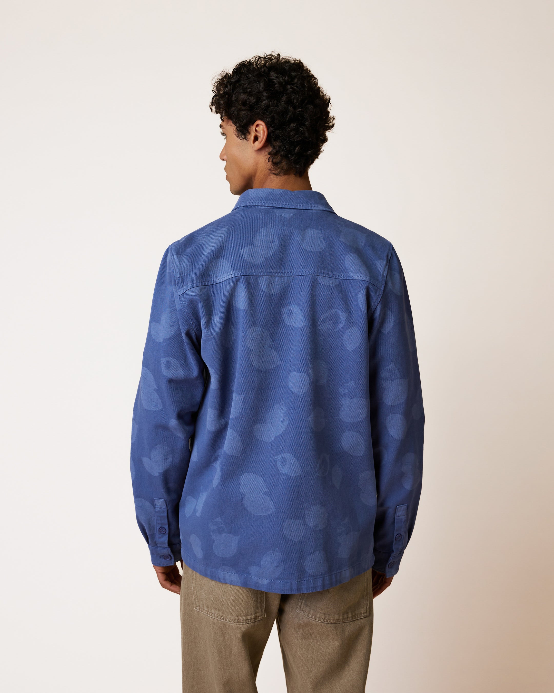 faguo-clemont-surchemise-bleue-cru-motif-feuilles image 7