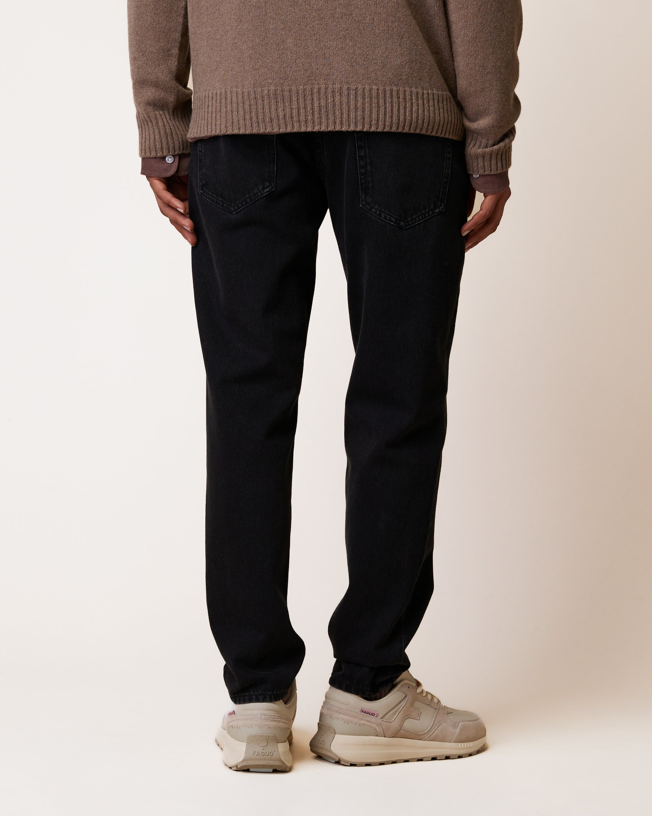 faguo-denim-tapered-jean-tapered-noir-coton-recycl image 5