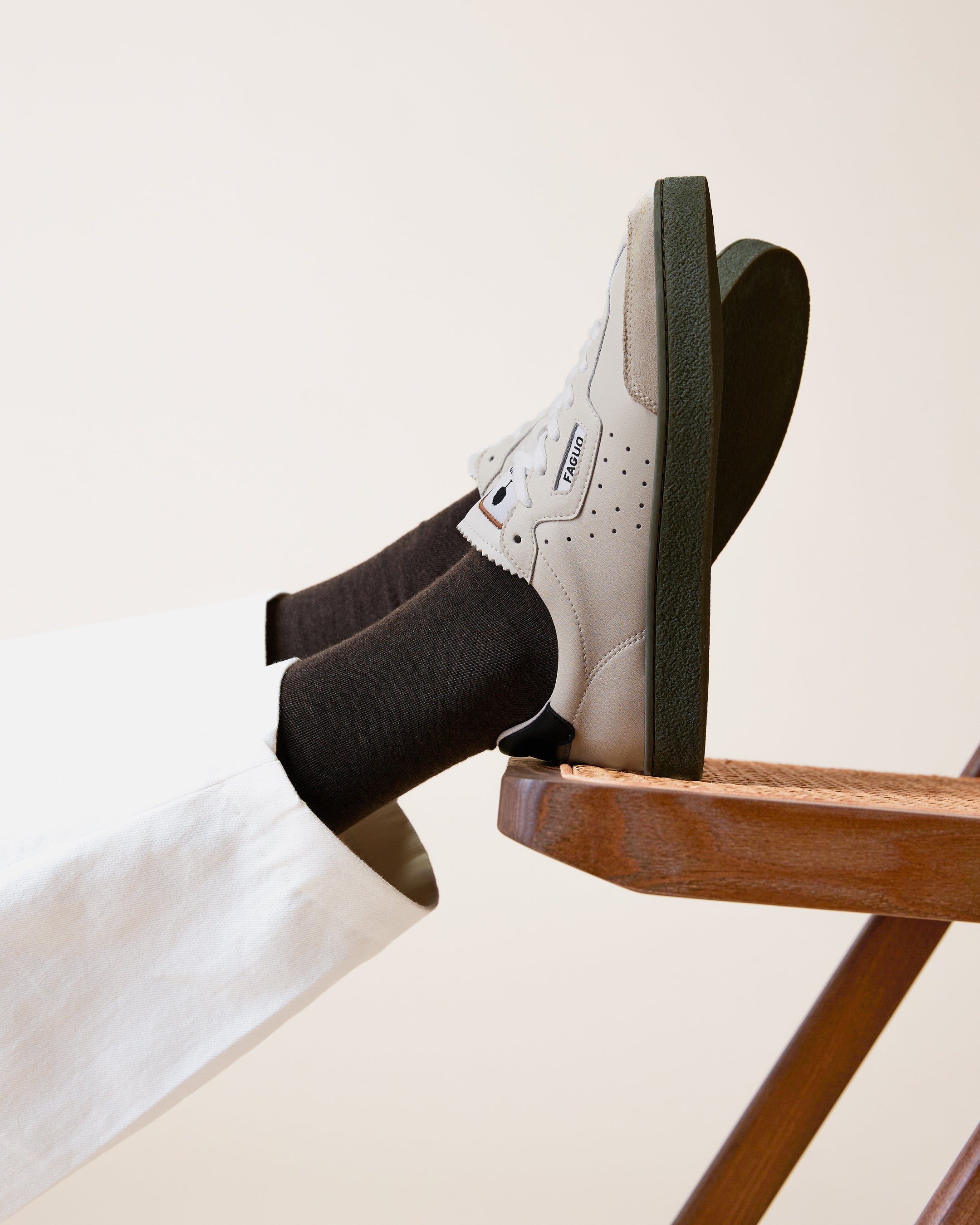faguo-lumbo-baskets-cuir-cru-et-kaki-femme image 2