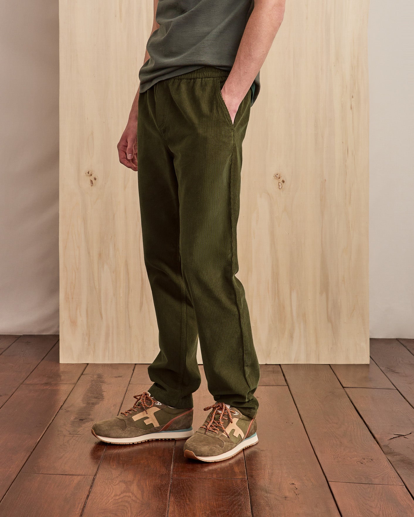 faguo-dreuille-pantalon-velours-vert-olive-fonc-taille-lastique image 4