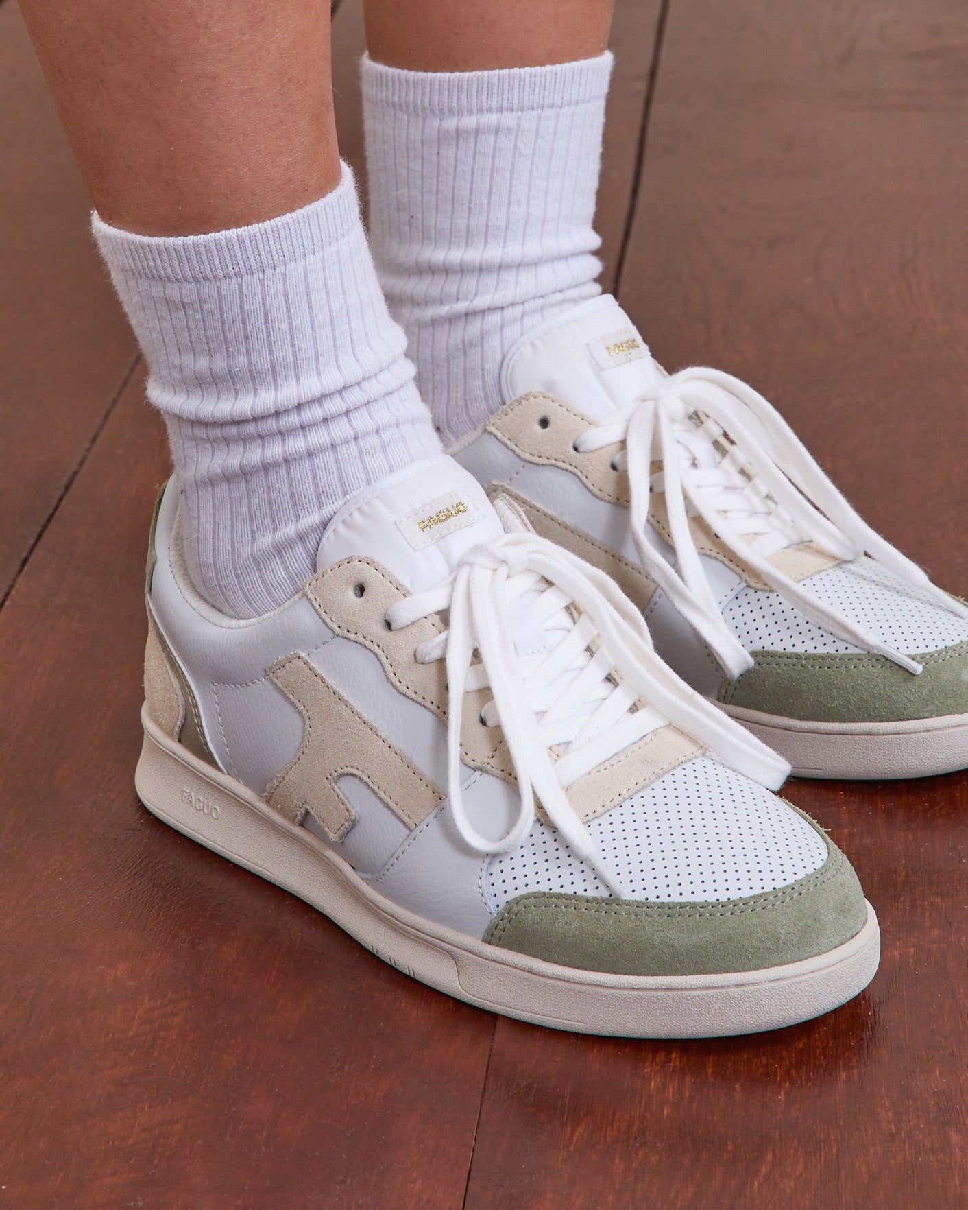 faguo-hazel-baskets-femme-blanc-et-bleu-oc-an-cuir image 3