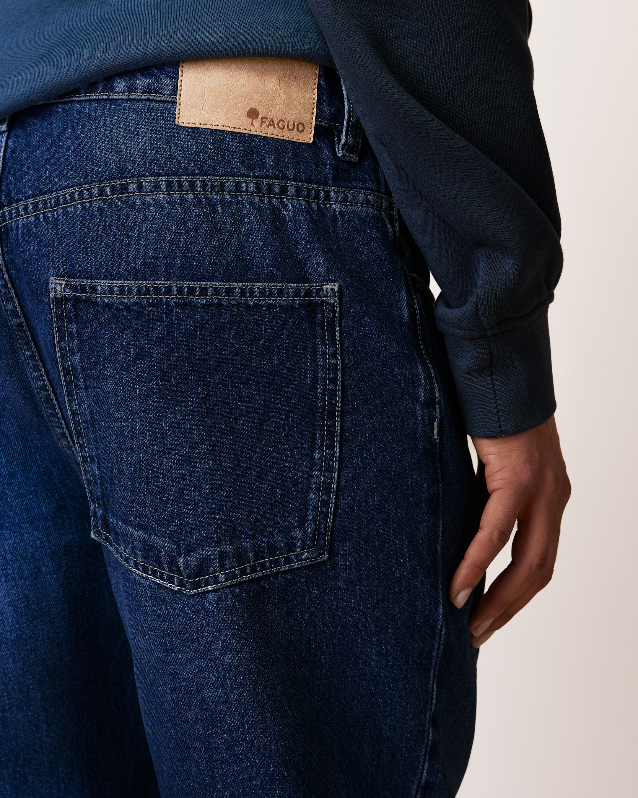faguo-jean-relaxed-denim-brut-coton-coupe-ample image 6
