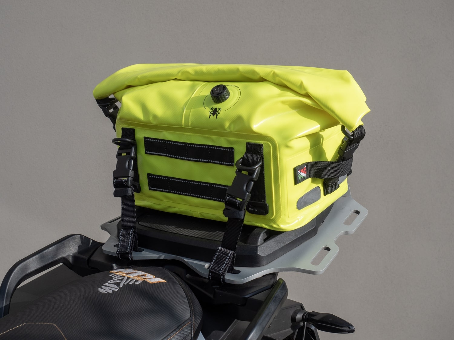amphibious-upbag-ii-sac-tanche-universel-moto image 8
