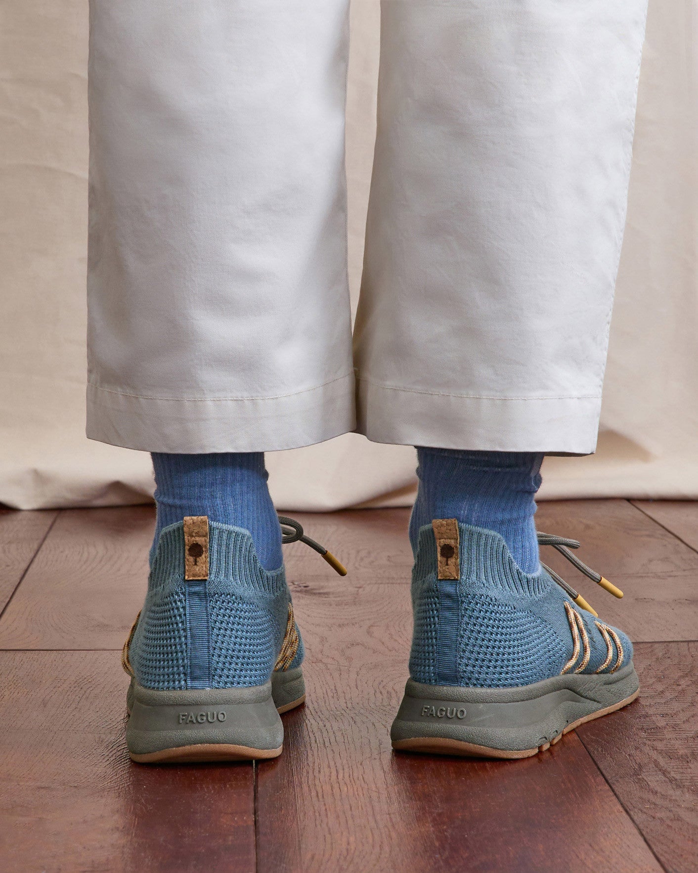 faguo-heartwood-baskets-bleu-gris-tencel-homme-running image 6