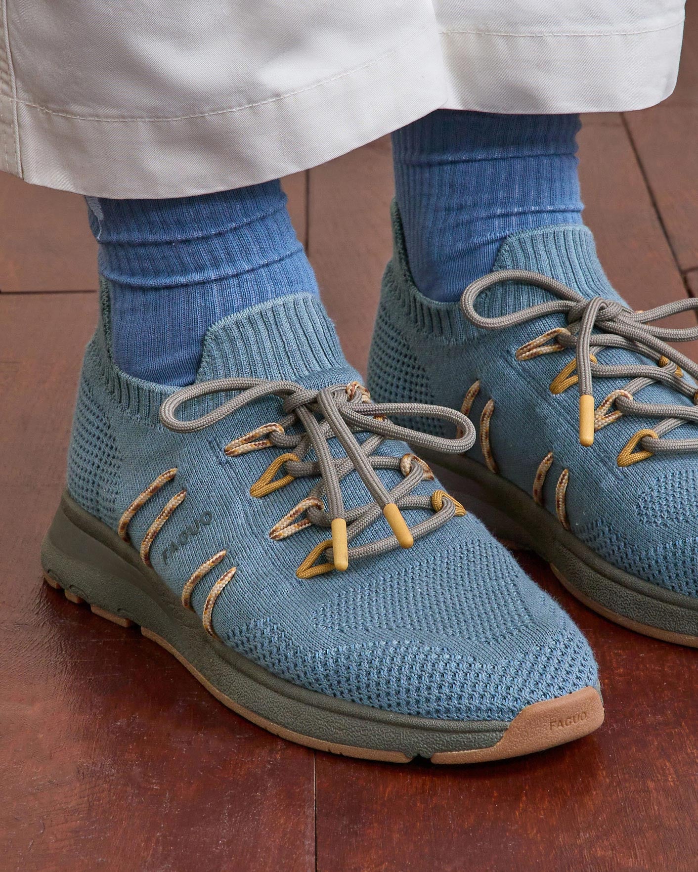 faguo-heartwood-baskets-bleu-gris-tencel-homme-running image 3