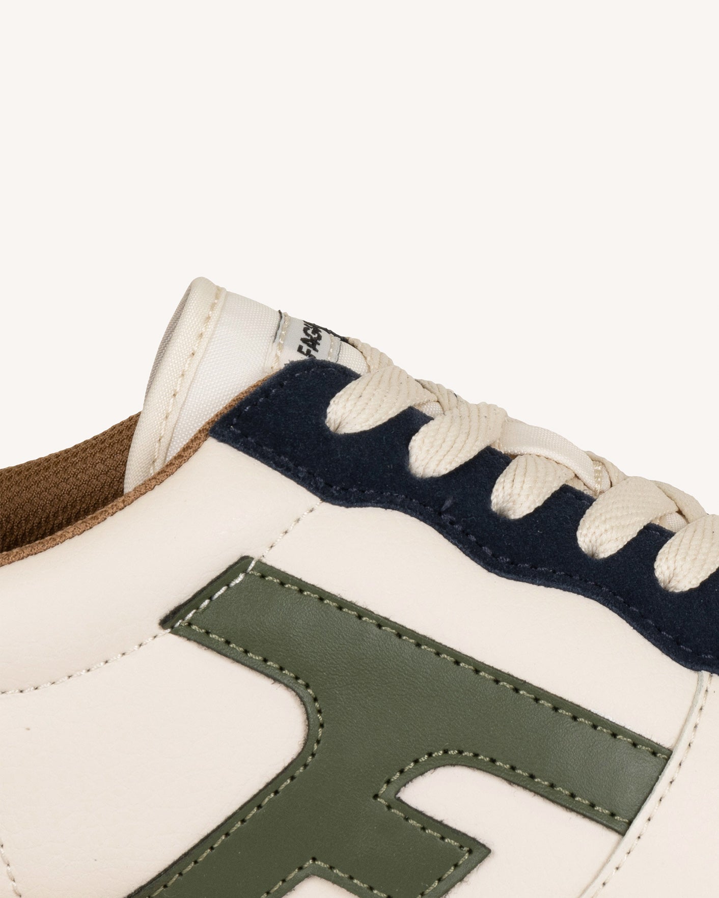 faguo-hazel-baskets-cuir-cru-et-bleu-marine-homme image 6