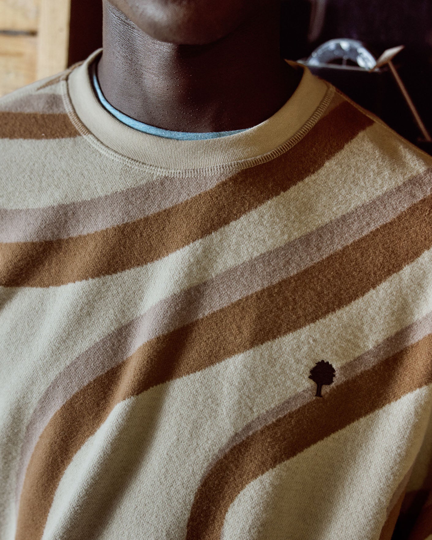 faguo-bussy-sweat-col-rond-beige-et-camel image 6