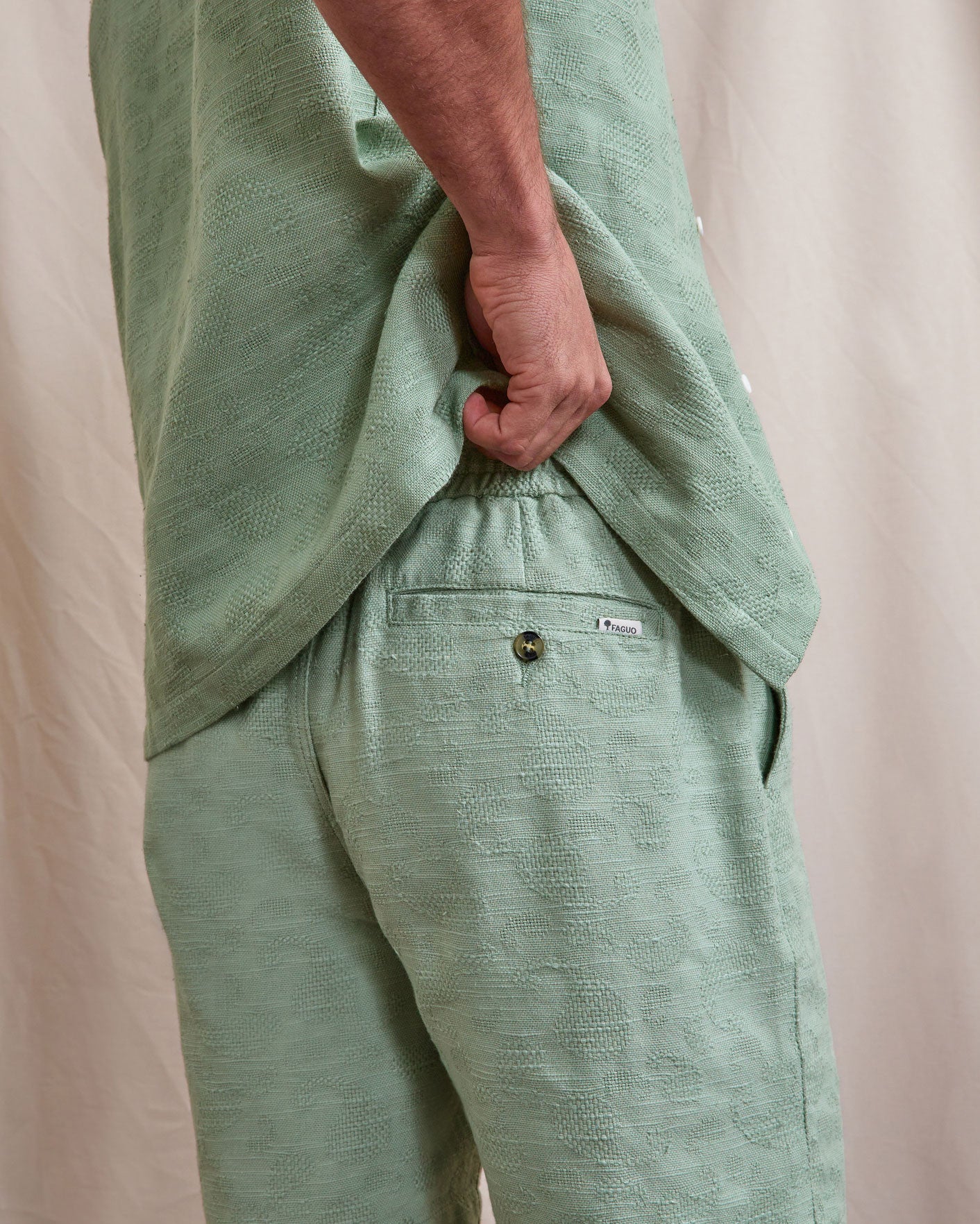 faguo-chevre-short-homme-vert-clair-coton-et-viscose image 3