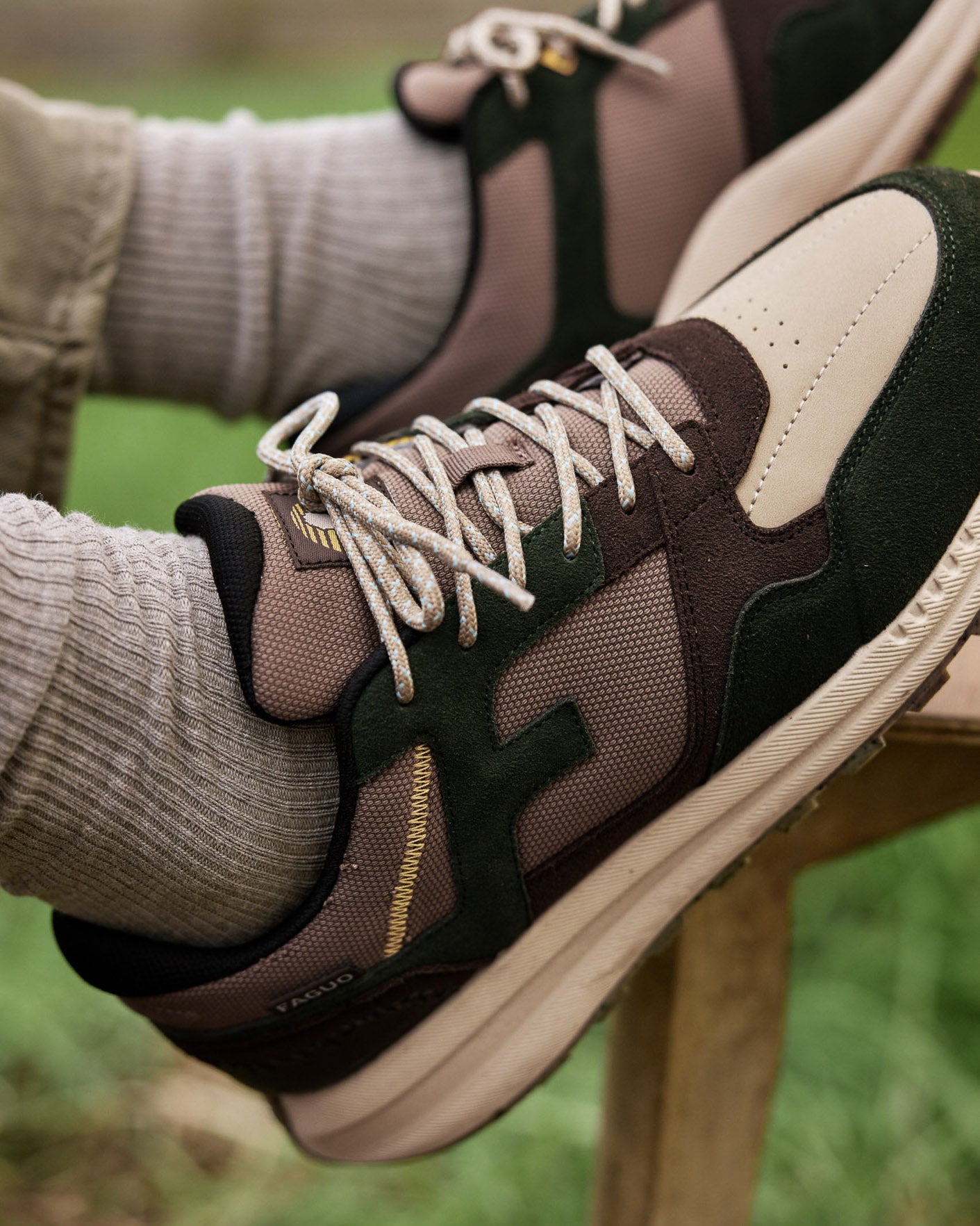 faguo-baskets-limwood-running-vert-fonc-et-taupe image 3