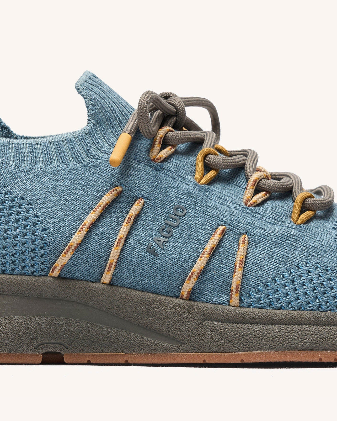 faguo-heartwood-baskets-bleu-gris-tencel-homme-running image 7