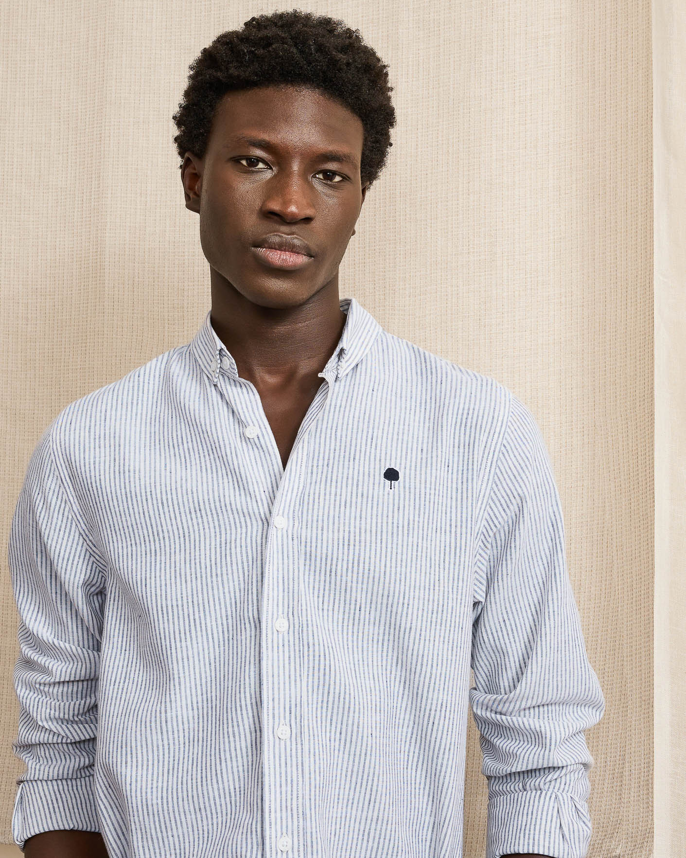 faguo-ivoy-chemise-en-lin-ray-e-cru-et-bleu-col-boutonn image 3