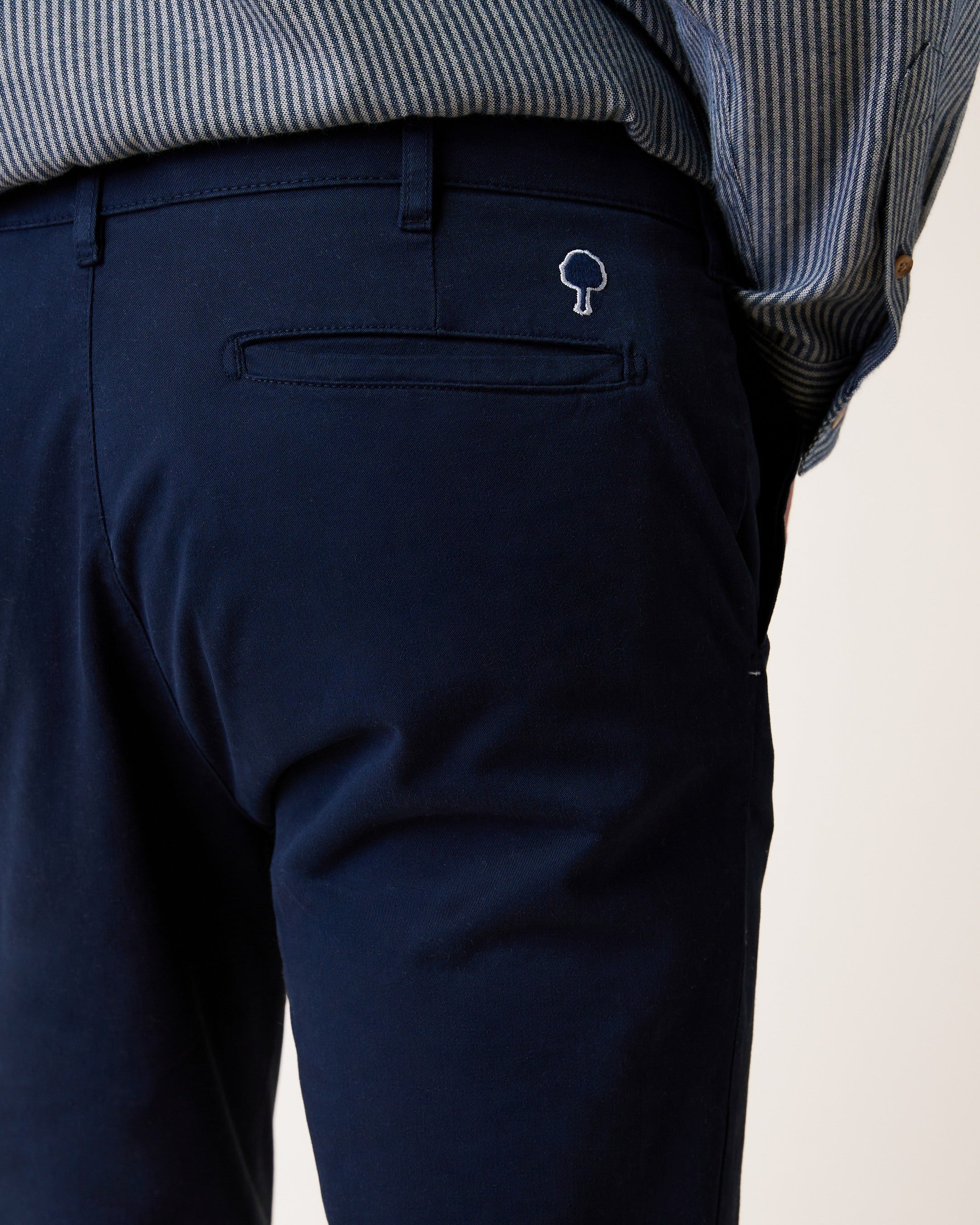 faguo-brix-chino-bleu-marine-coton-bio image 6