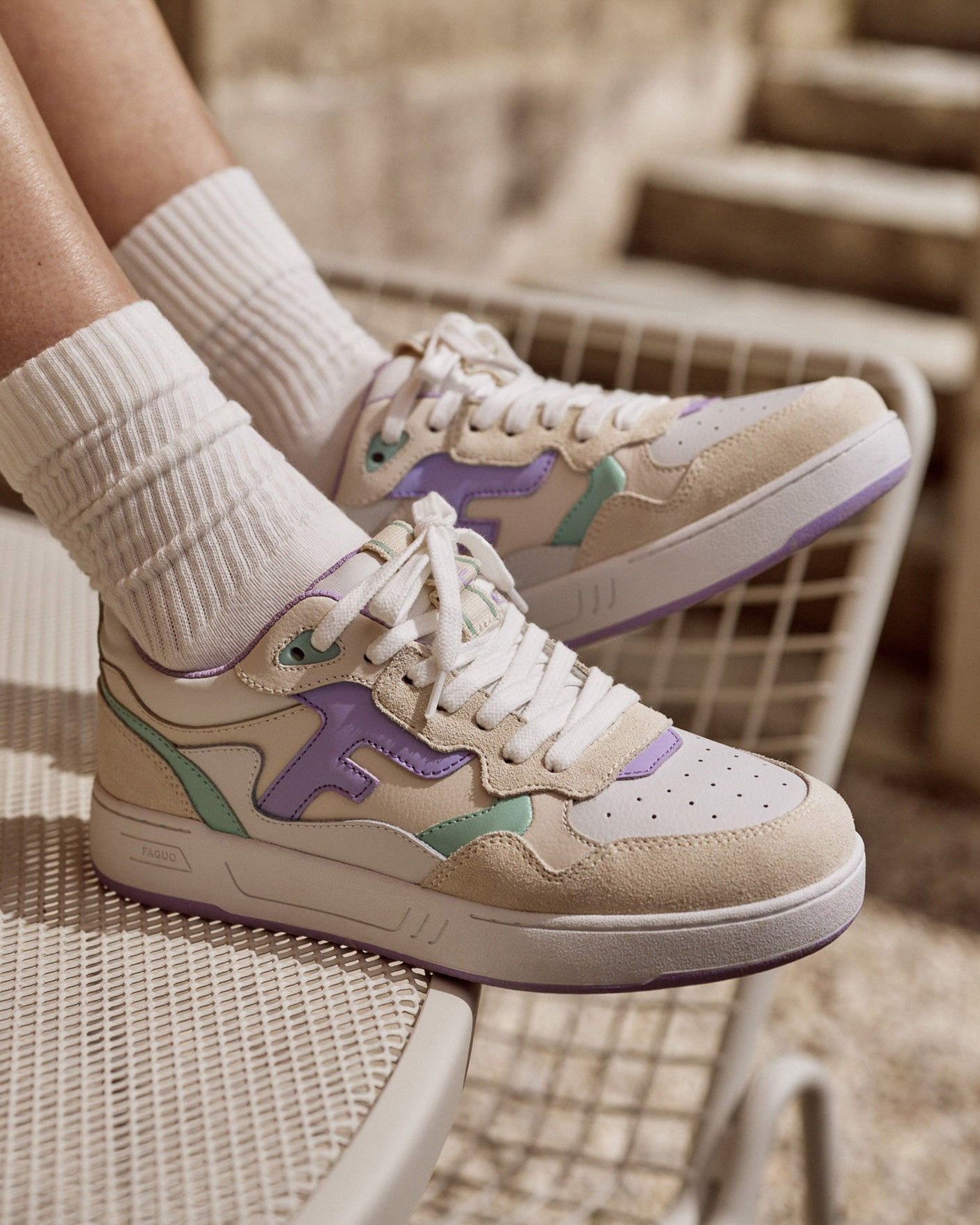 faguo-dahlia-baskets-femme-blanches-et-violet-clair-cuir image 2