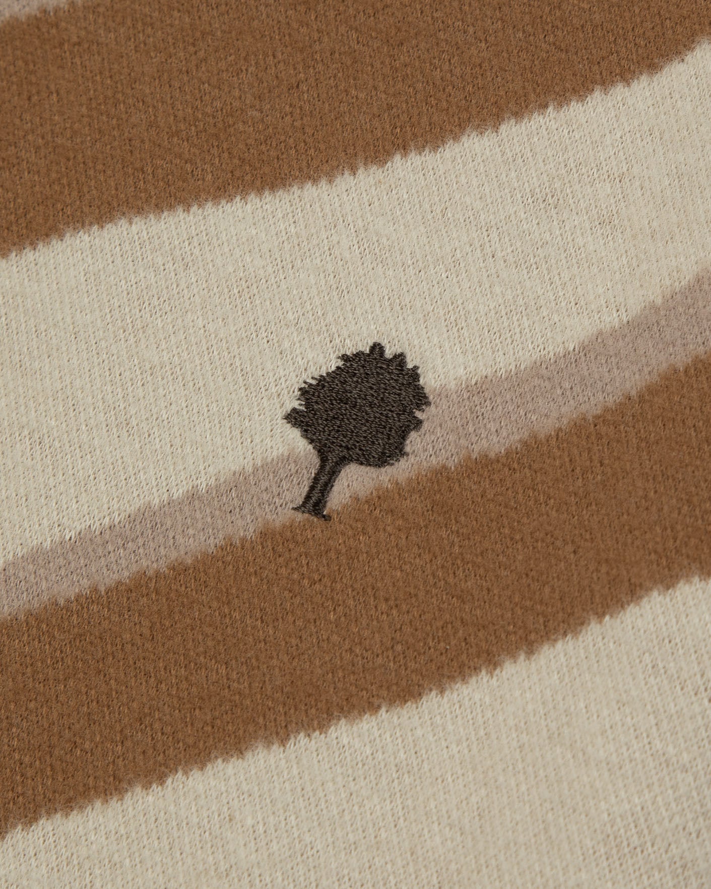 faguo-bussy-sweat-col-rond-beige-et-camel image 4
