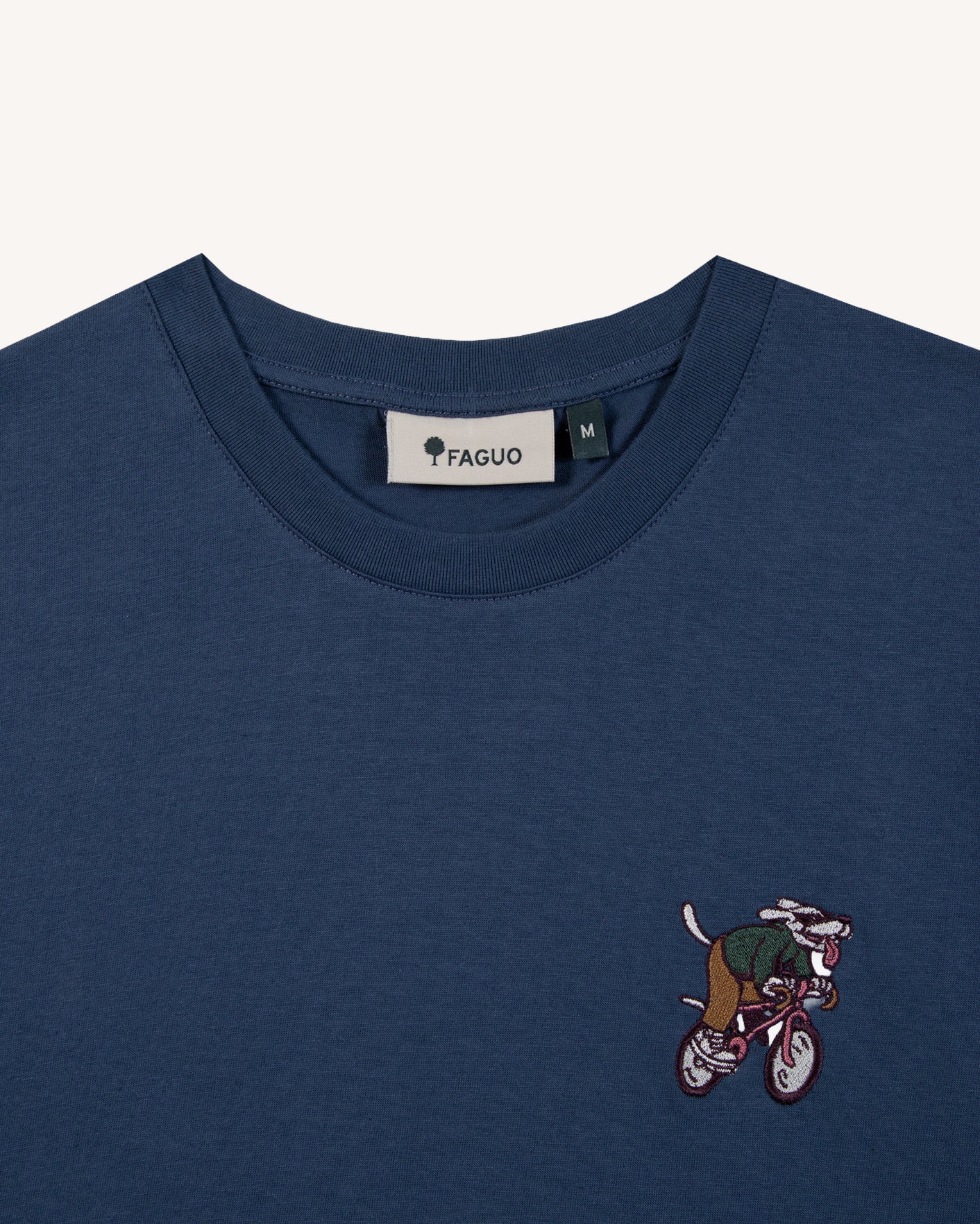 faguo-arcy-t-shirt-brod-bleu-en-coton-recycl-v-lo-et-chien image 6