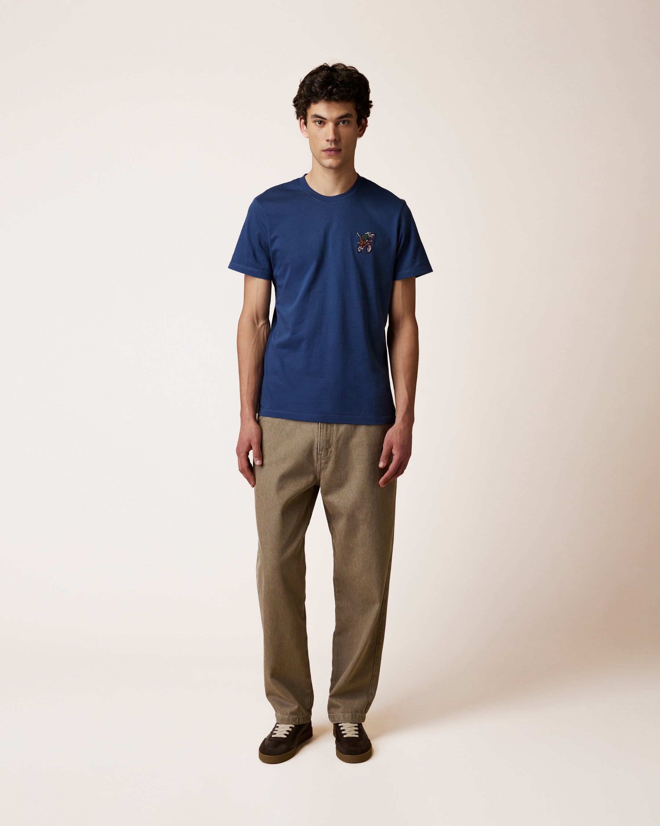 faguo-arcy-t-shirt-brod-bleu-en-coton-recycl-v-lo-et-chien image 4